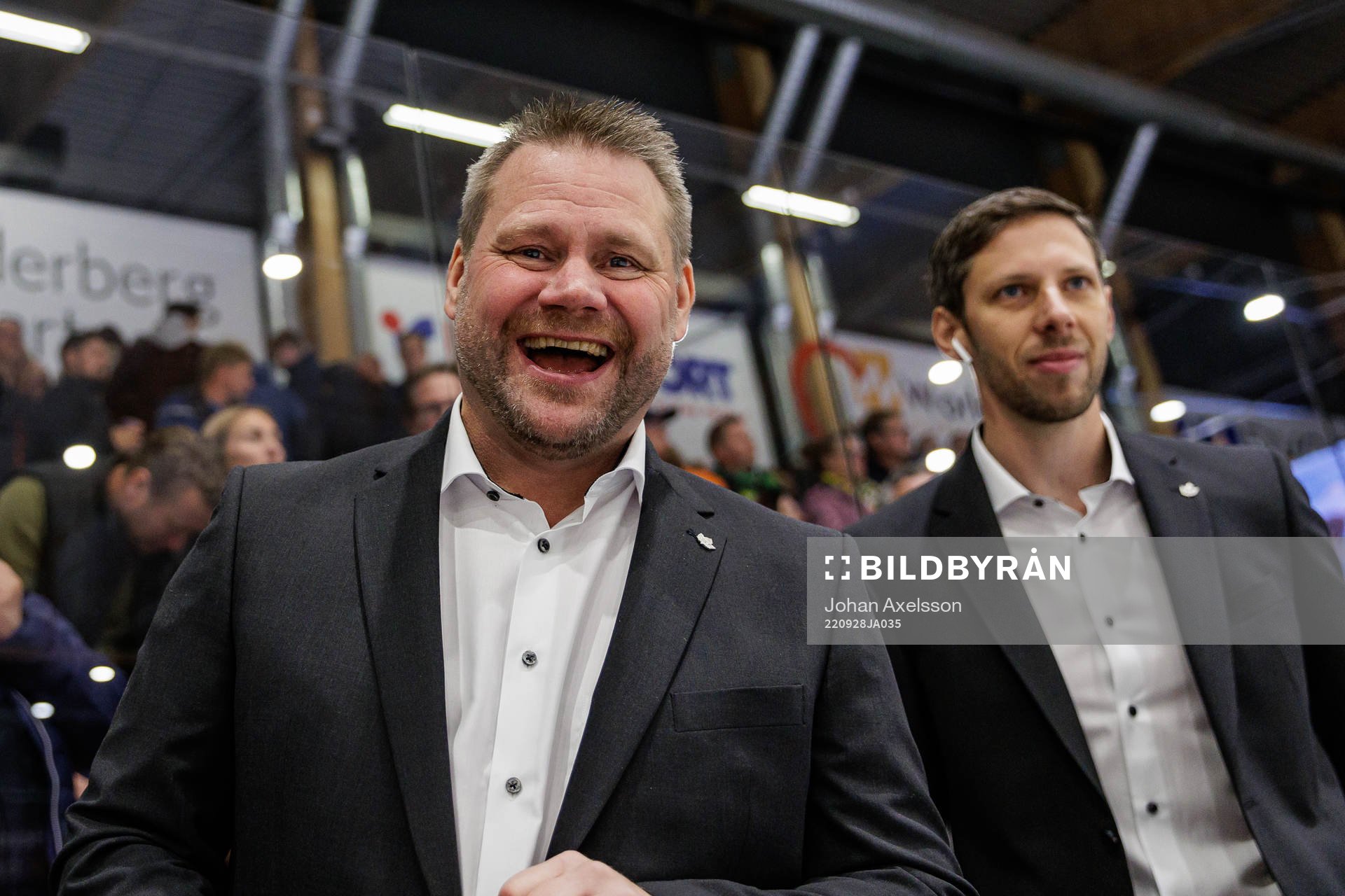 Östersunds tränare Kjell-Åke Andersson jublar