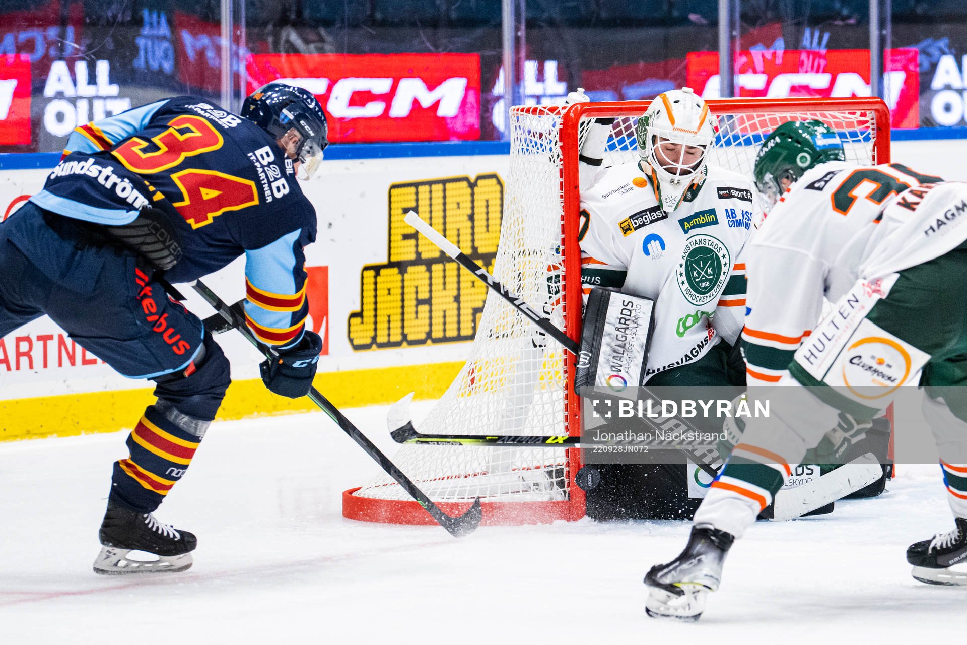 Djurgårdens Daniel Brodin och Kristianstads målvakt Filip