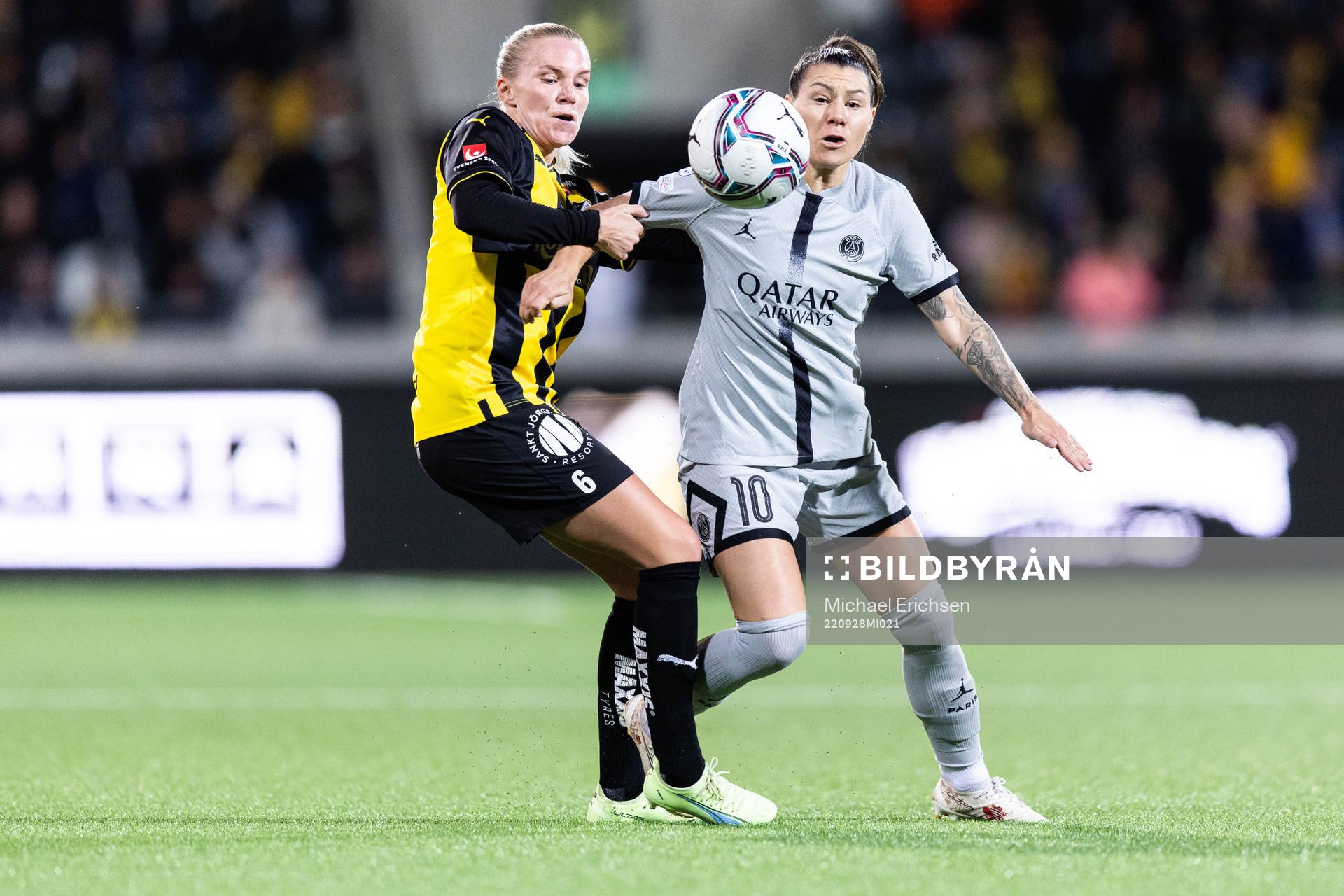 Josefine Rybrink of Häcken and Ramona Bachman of Paris