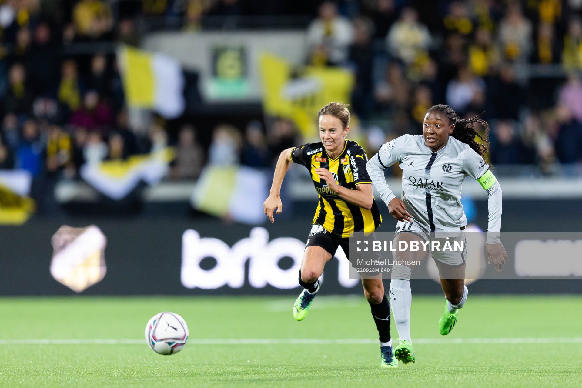 Aivi Luik of Häcken and Kadidiatou Diani of Paris Saint
