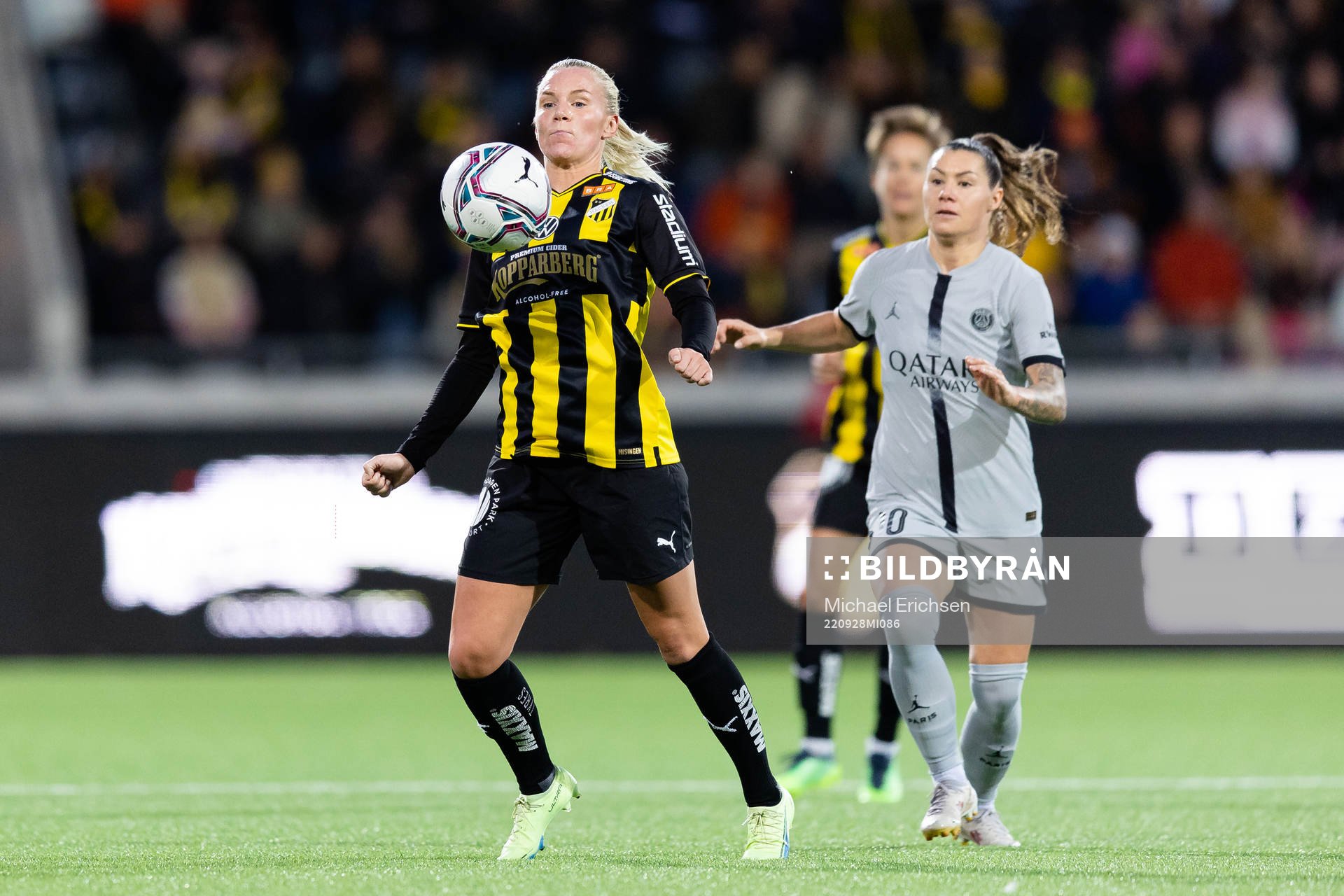 Josefine Rybrink of Häcken and Ramona Bachman of Paris