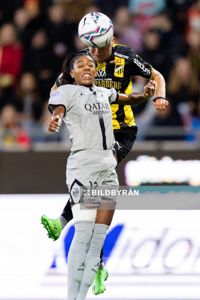 Ashley Lawrence of Paris Saint Germain and Stine Larsen of
