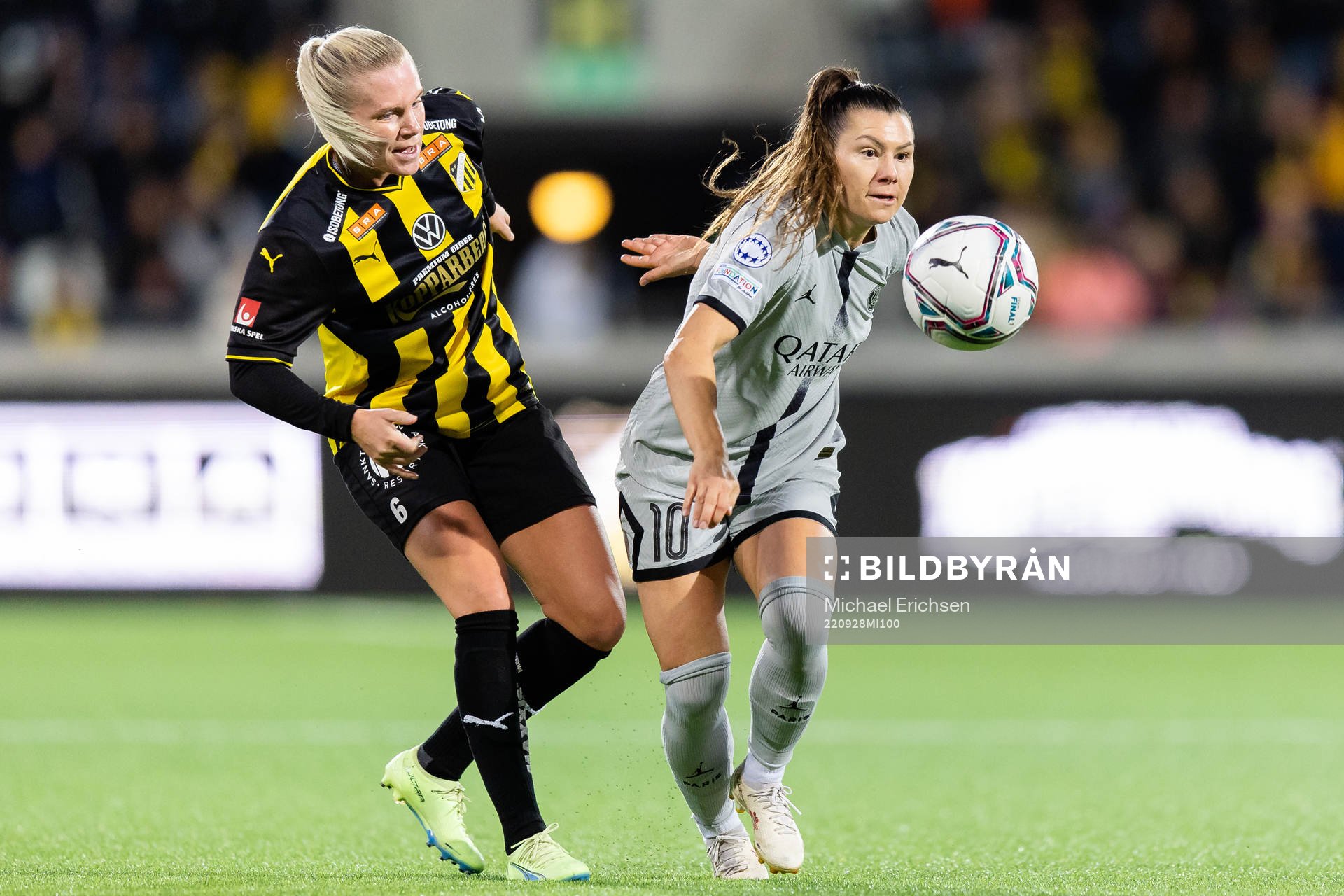 Josefine Rybrink of Häcken and Ramona Bachman of Paris