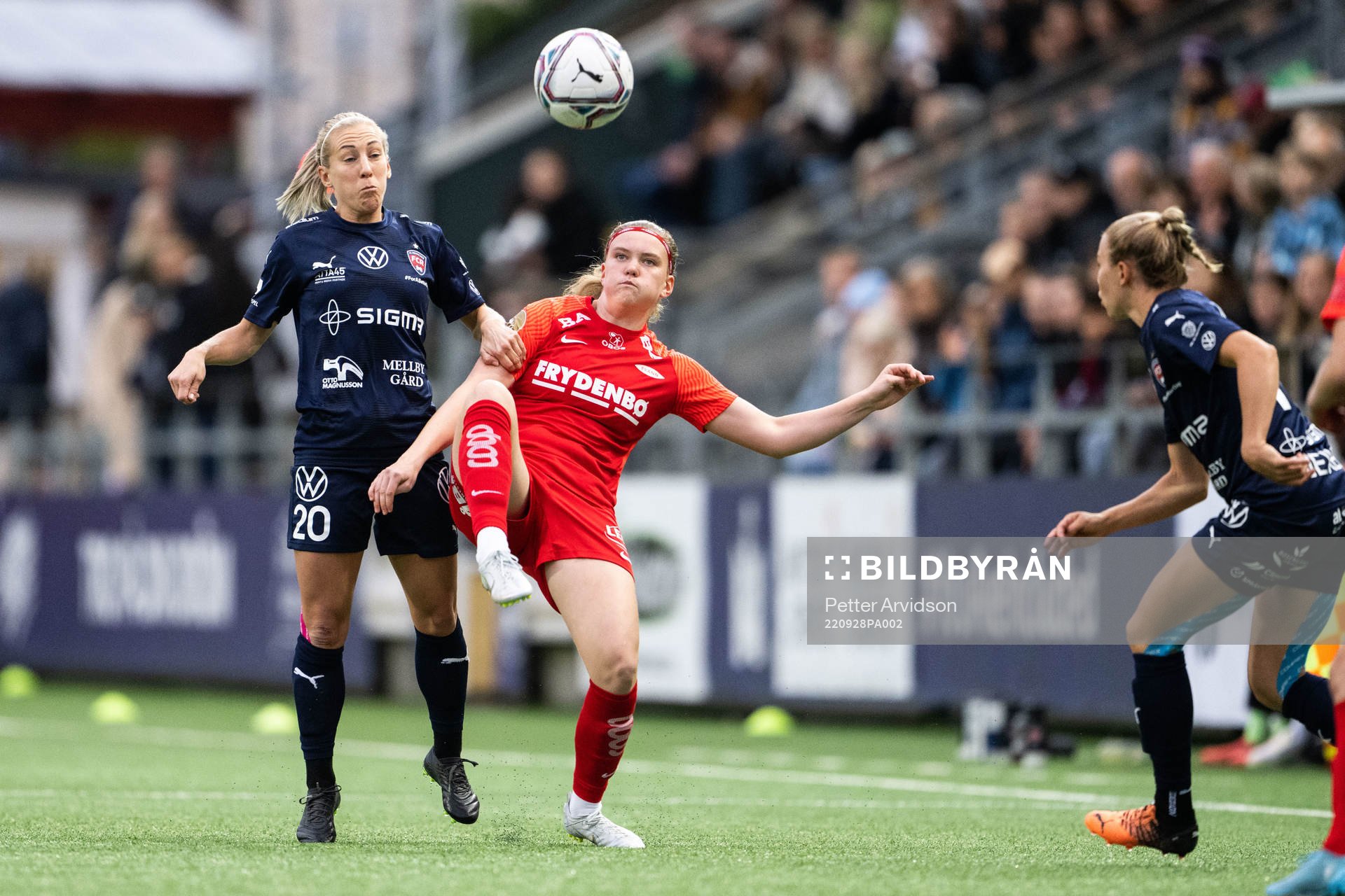 Mia Persson of FC Rosengård and Signe Gaupset of Brann