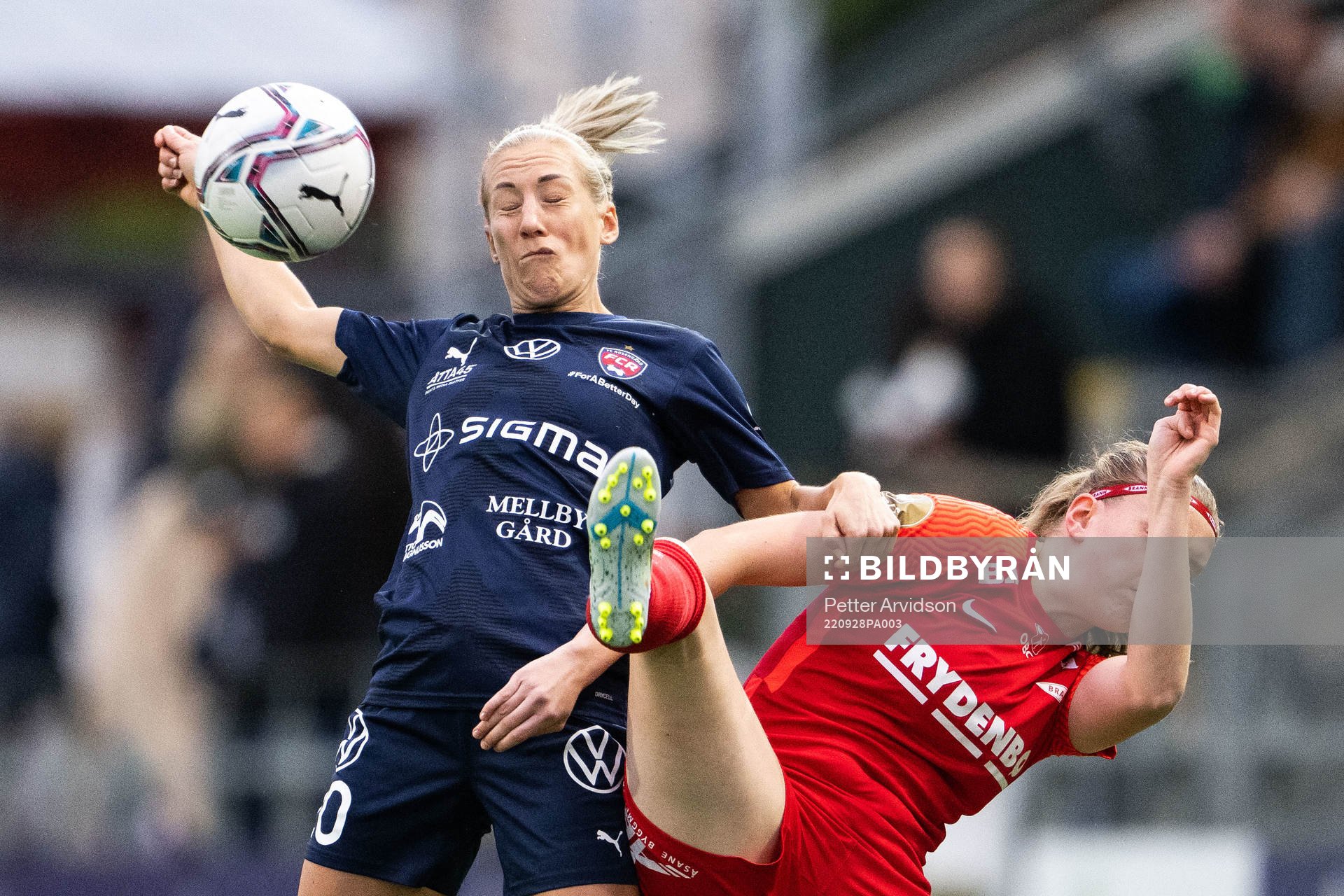 Mia Persson of FC Rosengård and Signe Gaupset of Brann