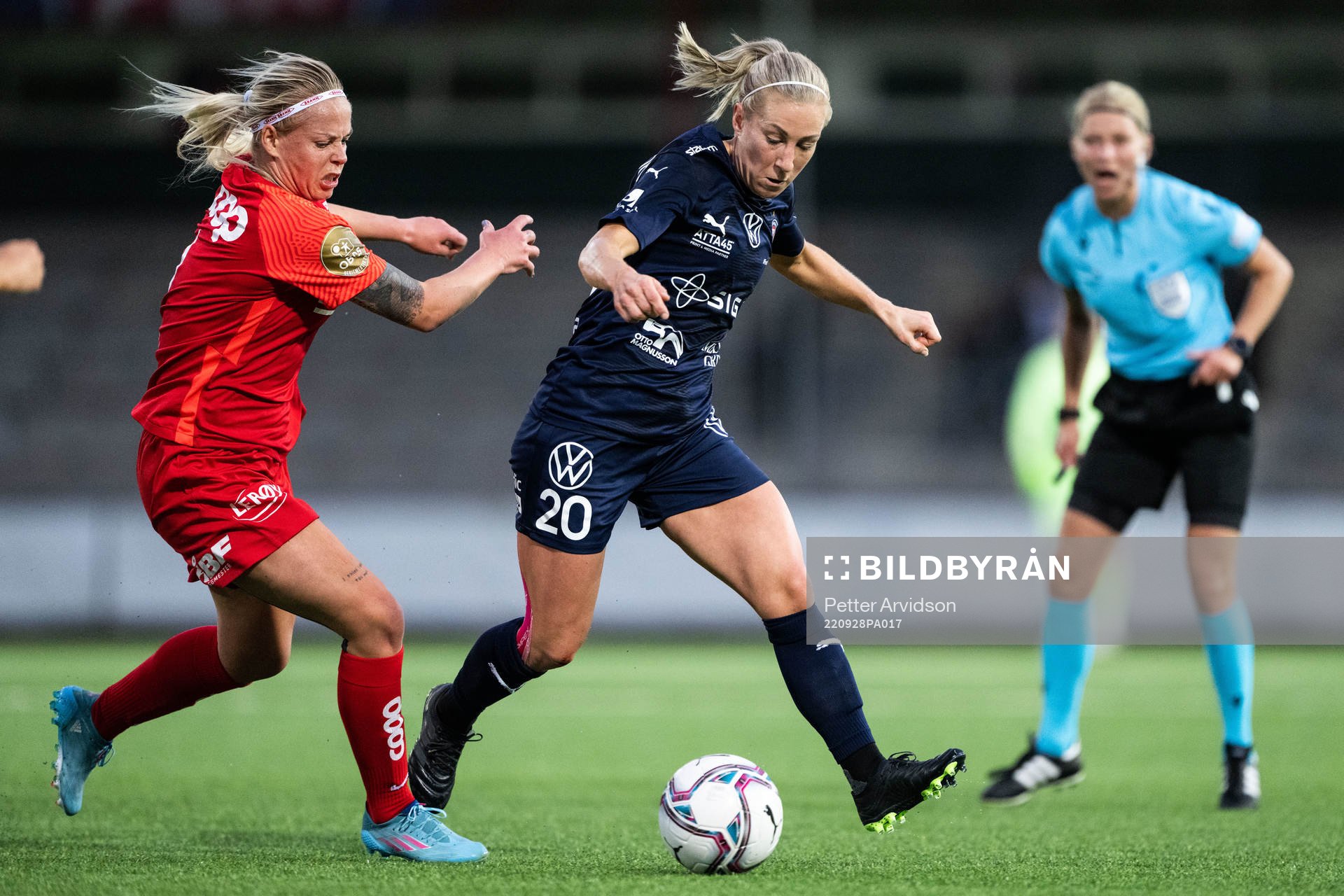 Therese Sessy Åsland of Brann and Mia Persson of FC