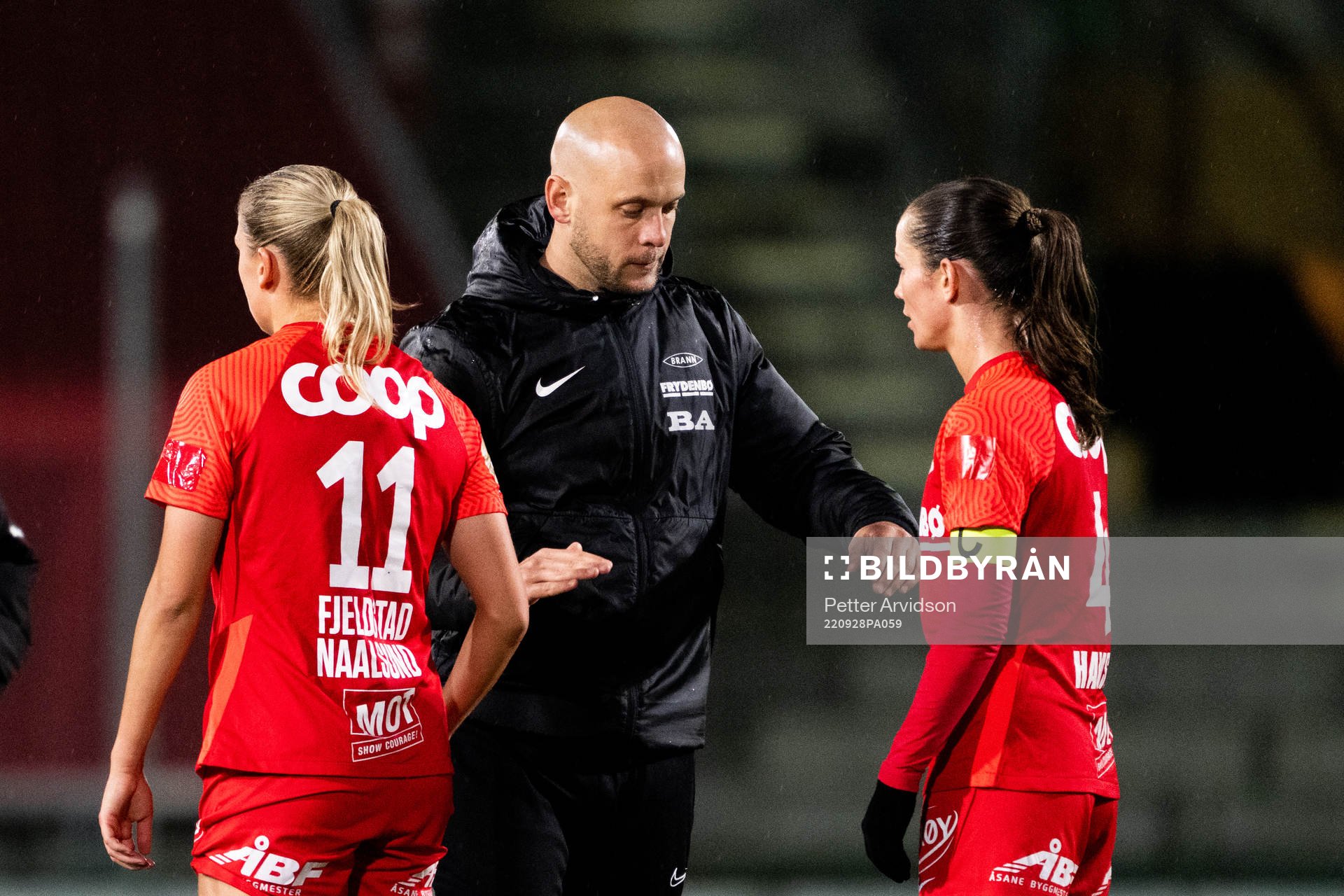 Head coach Olli Harder and Tuva Hansen of Brann looks