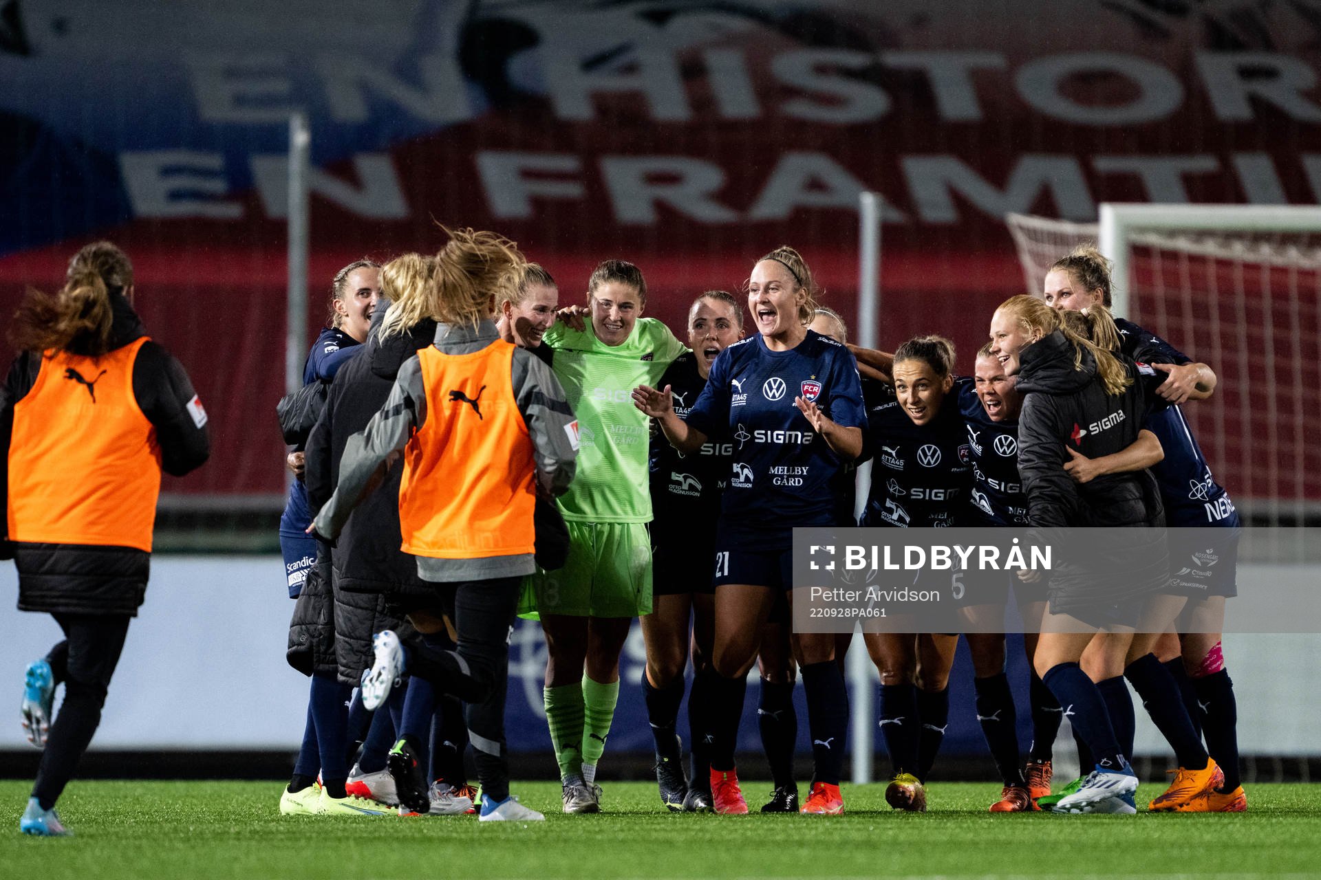 Players of FC Rosengård with Karin Lundin (c) celebrate