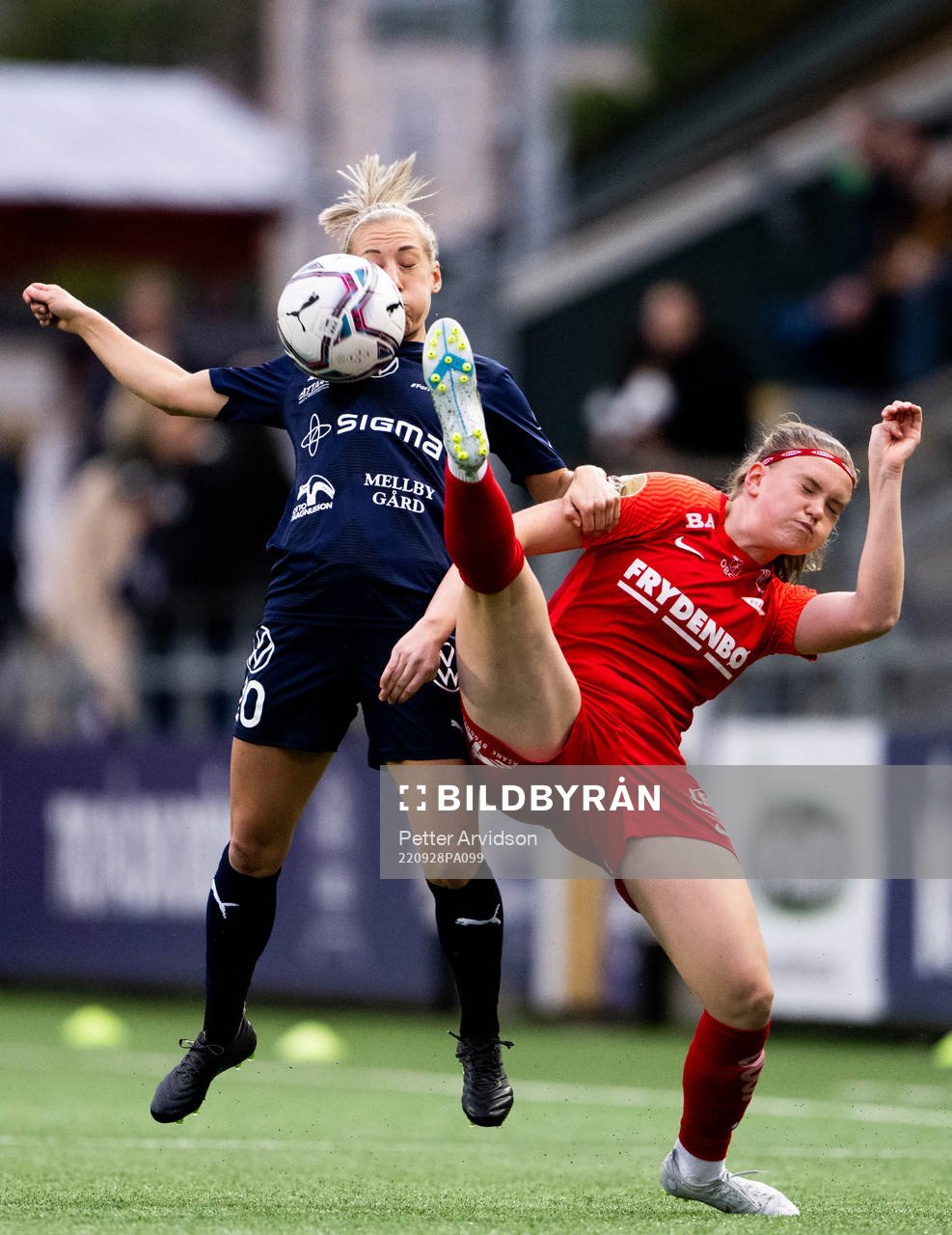 Mia Persson of FC Rosengård and Signe Gaupset of Brann