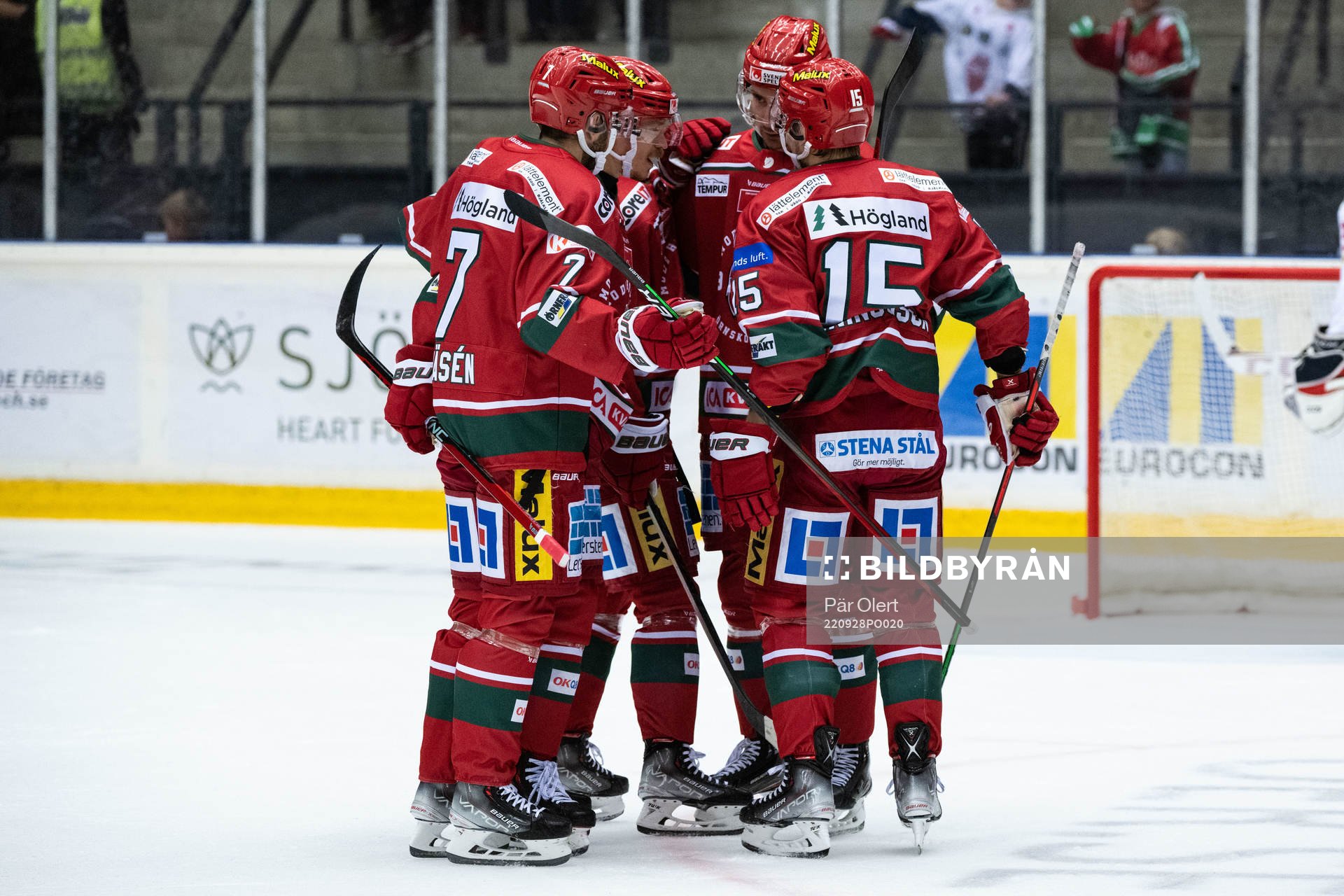 Modos Erik Karlsson jublar