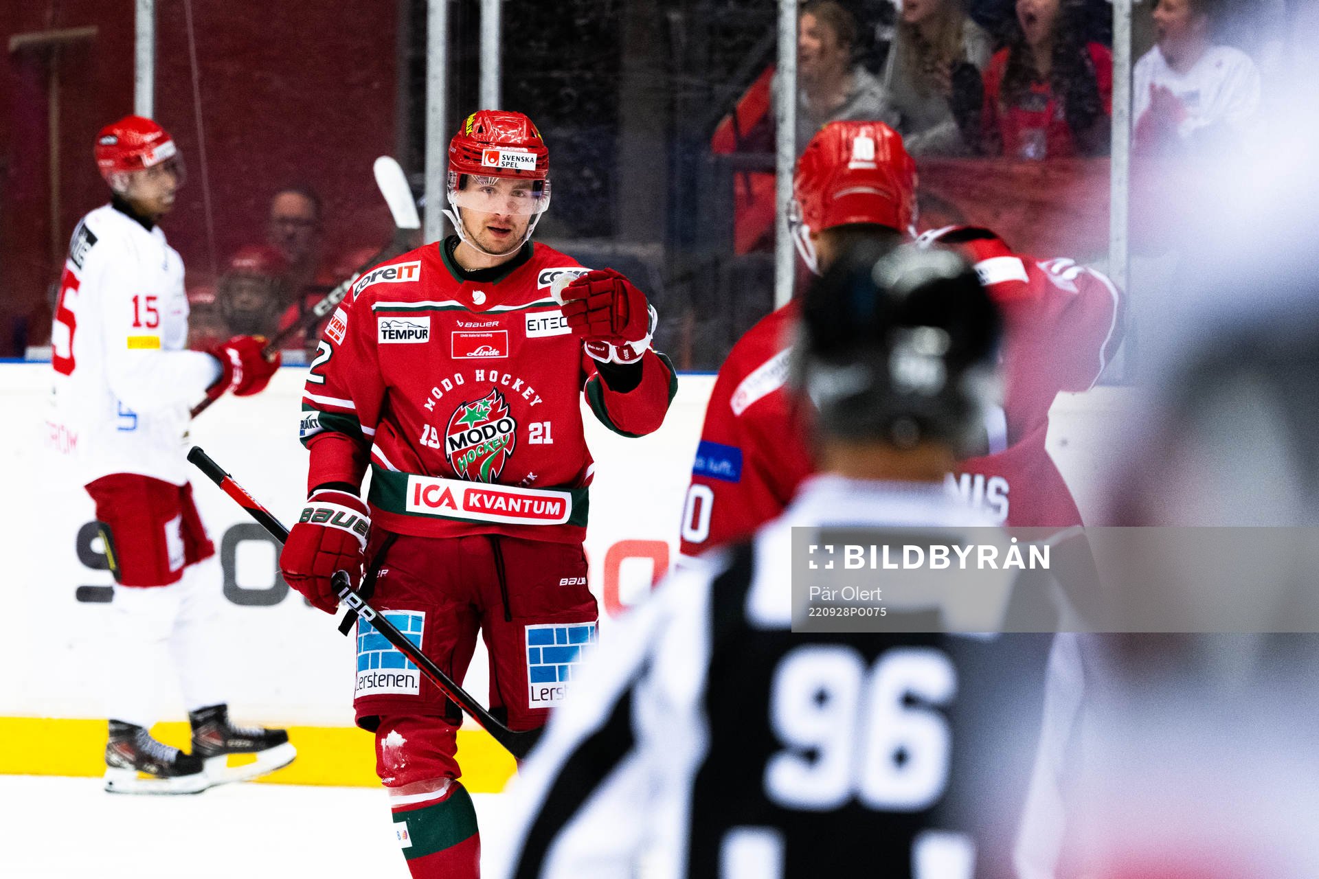 Modos Adam Pettersson jublar