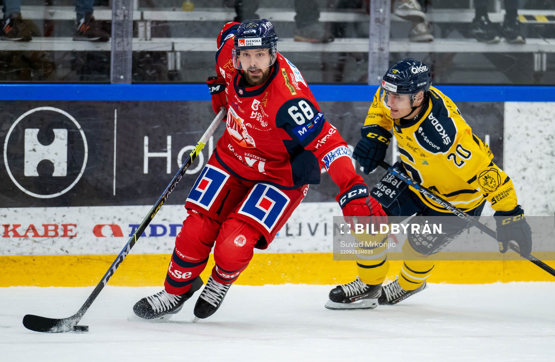 Västerviks Joakim Hagelin och Södertäljes Nikola Pasic