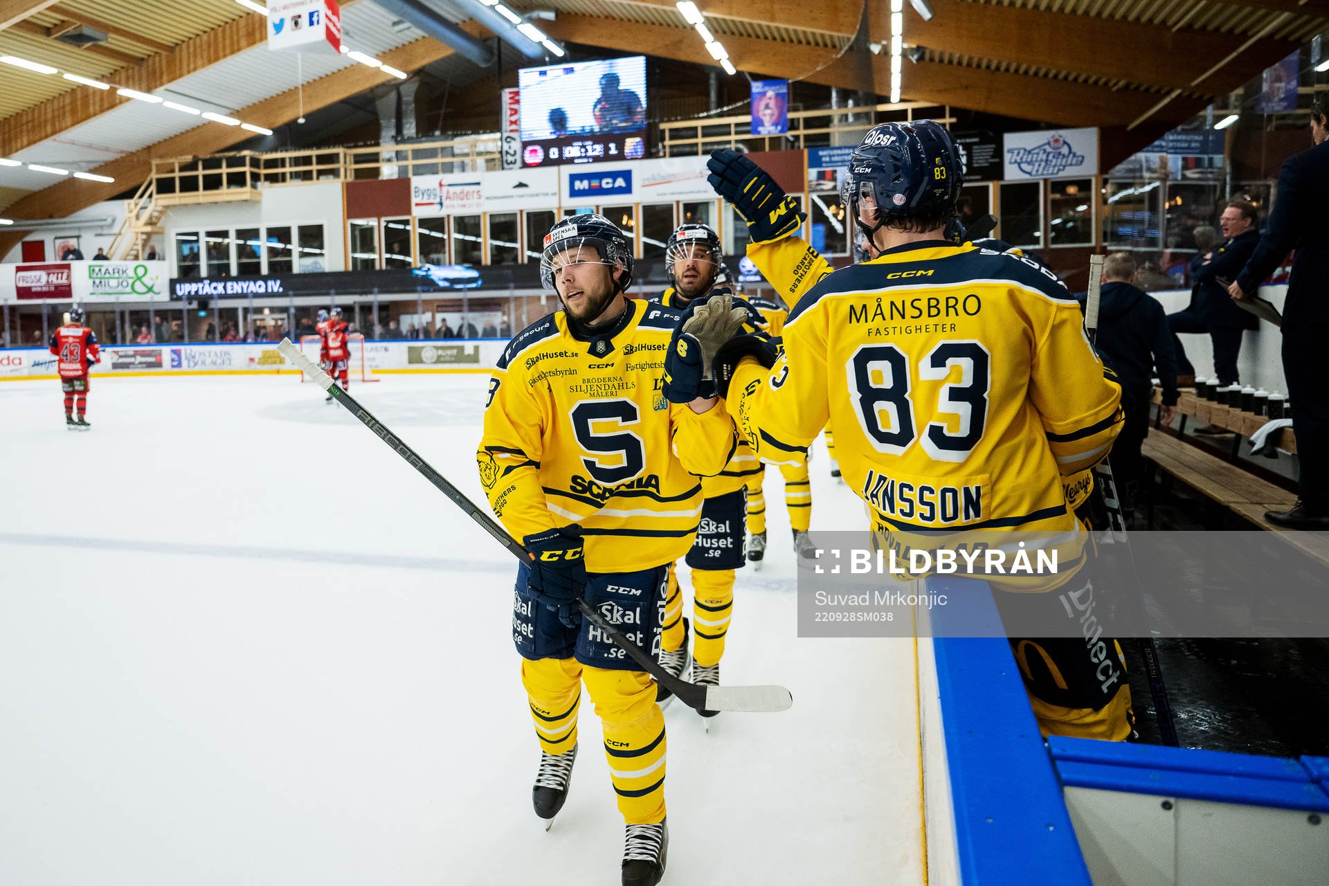 Södertäljes Emil Alba jublar