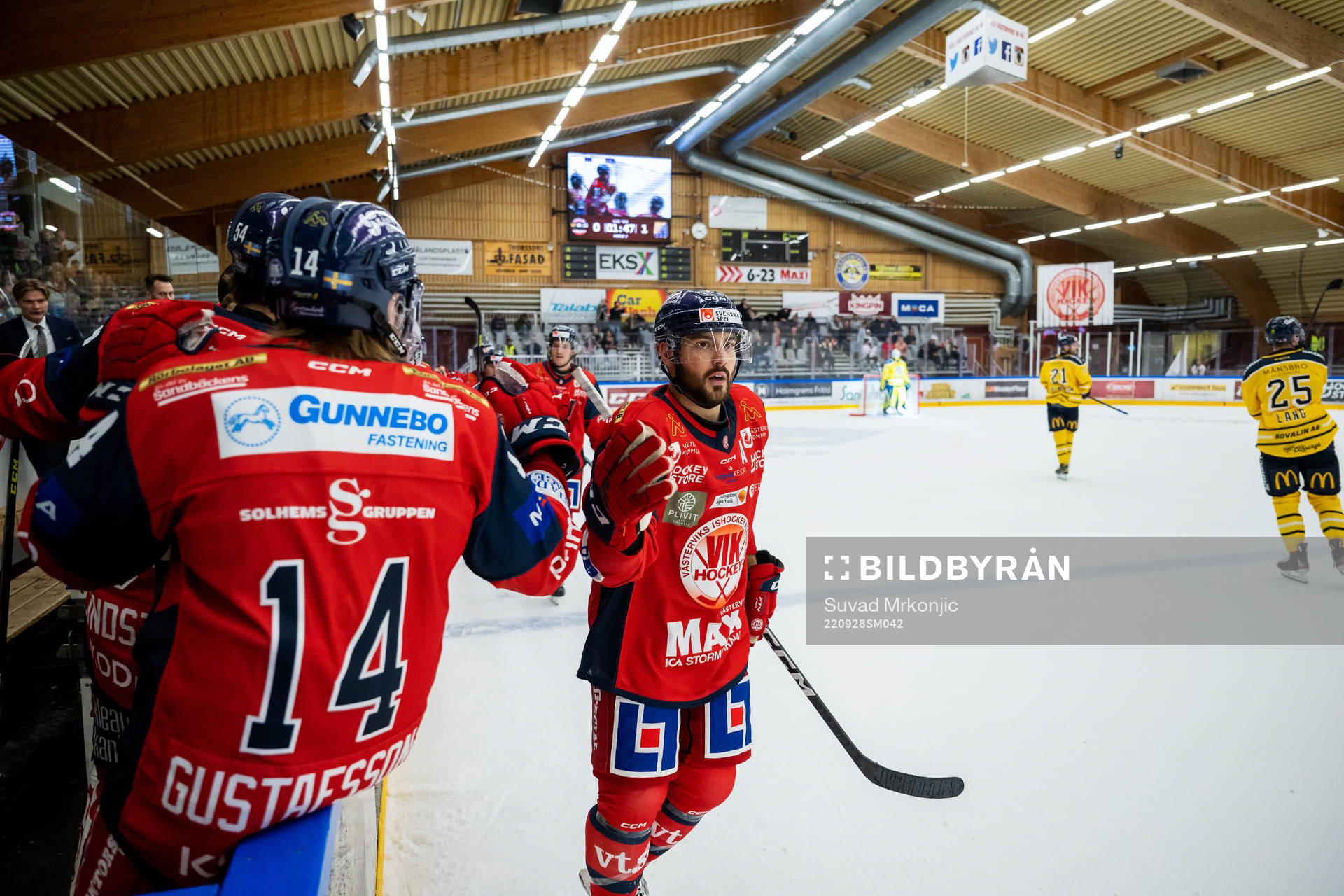 Västerviks Marcus Vela jublar