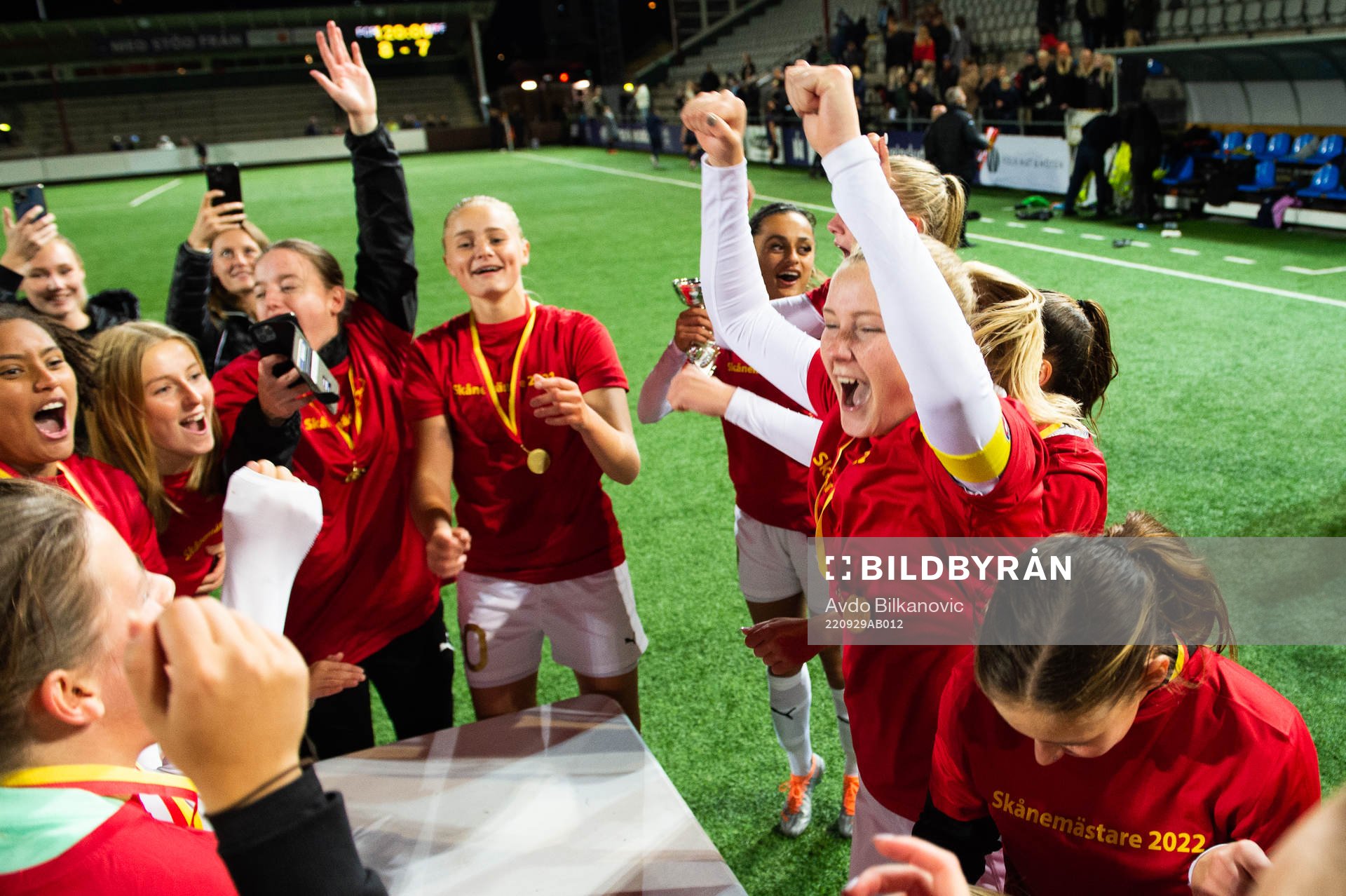 Rosengårds spelare jublar
