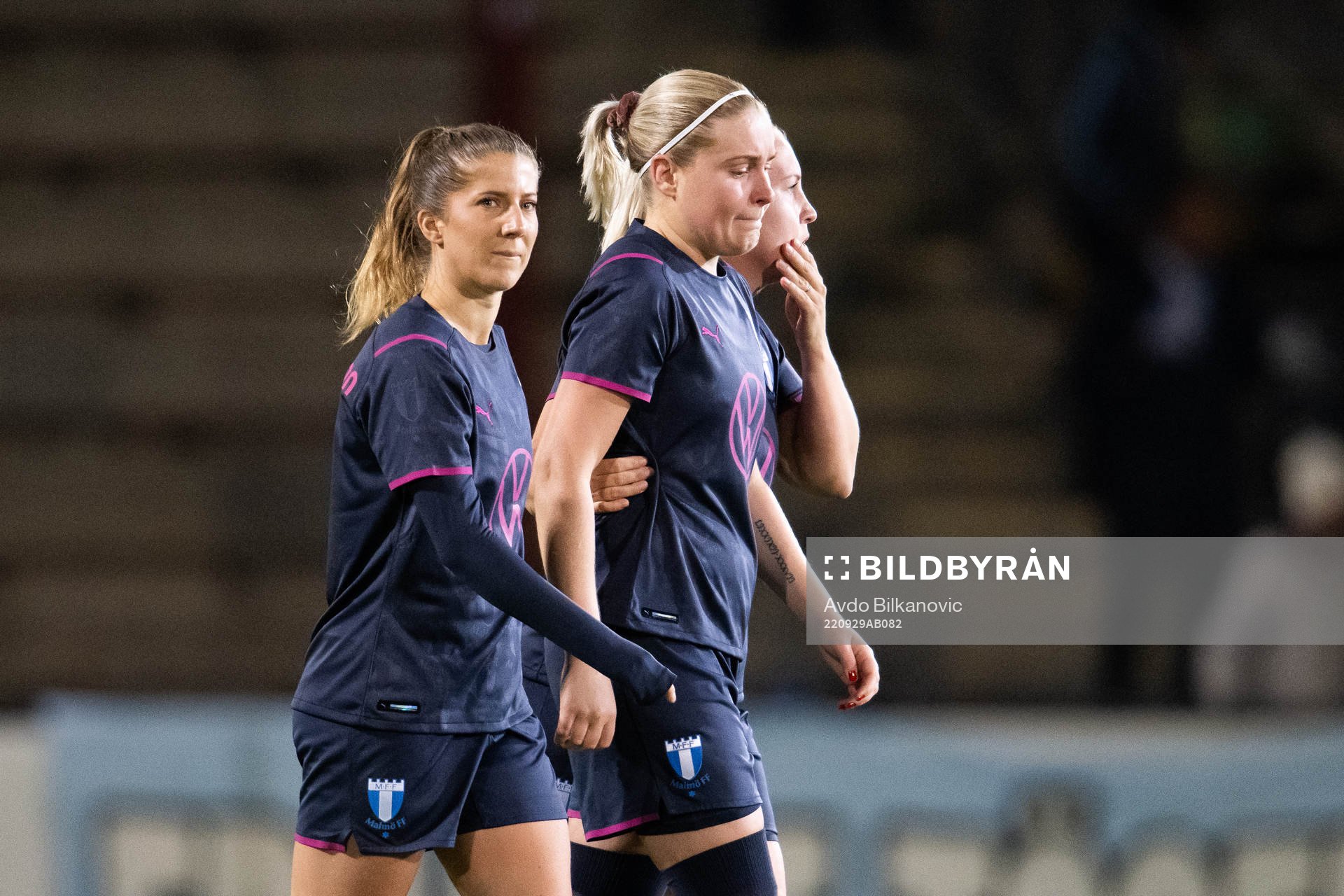 Malmö FFs Lovisa Wifvesson och Rebecka Holm deppar