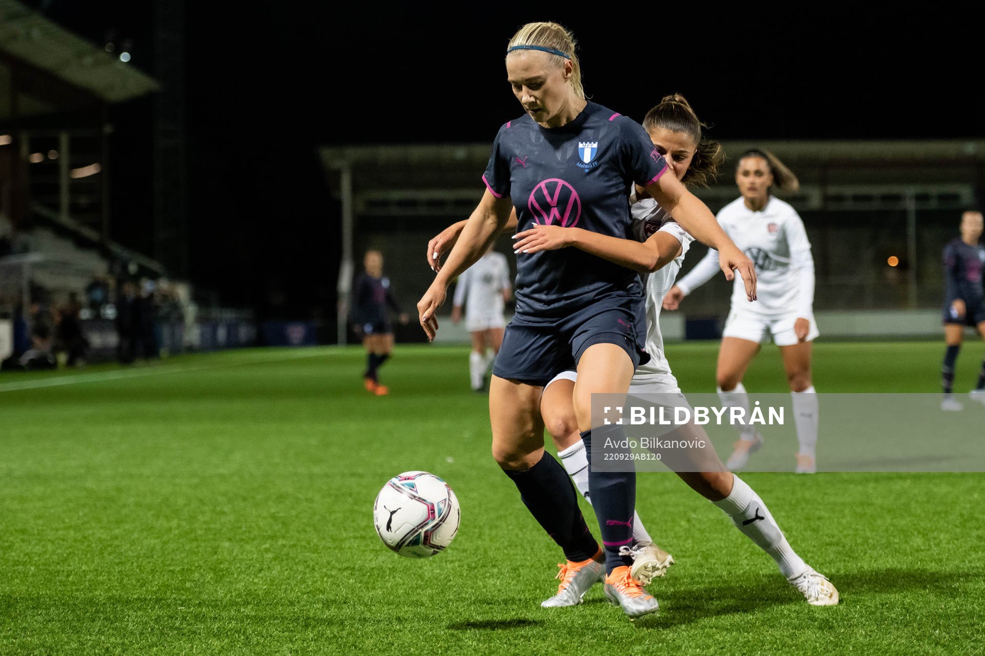 Malmö FFs Madeleine Hejde och Rosengårds Mikaela