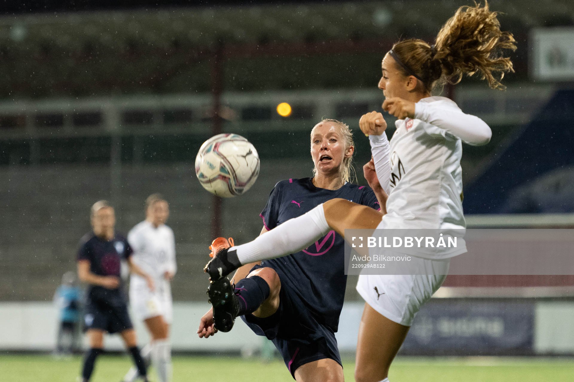 Rosengårds Casandra Paulsson och Malmö FFs Stina Stadig