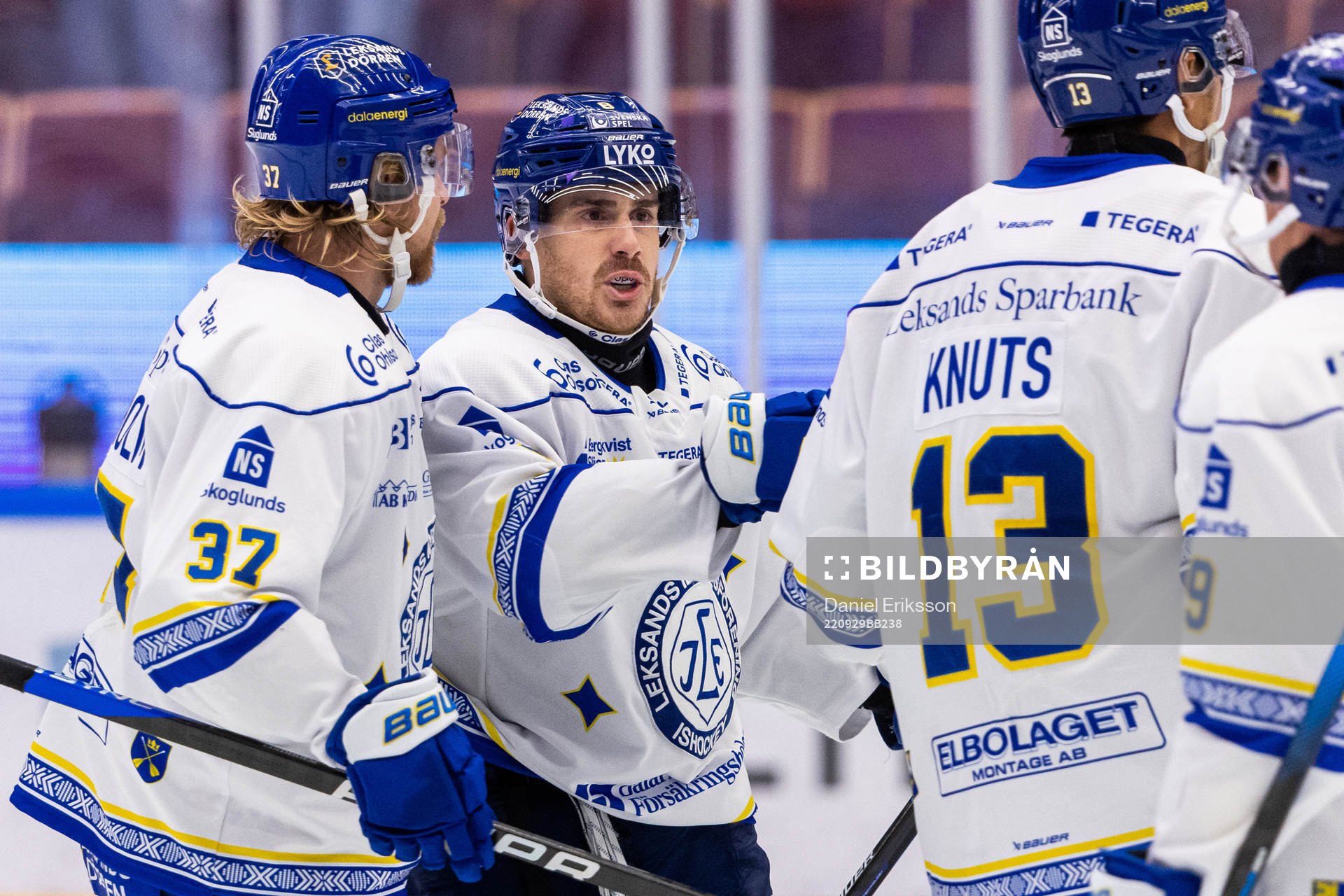 Leksands Matt Caito (mitten) jublar med Anton Lindholm och