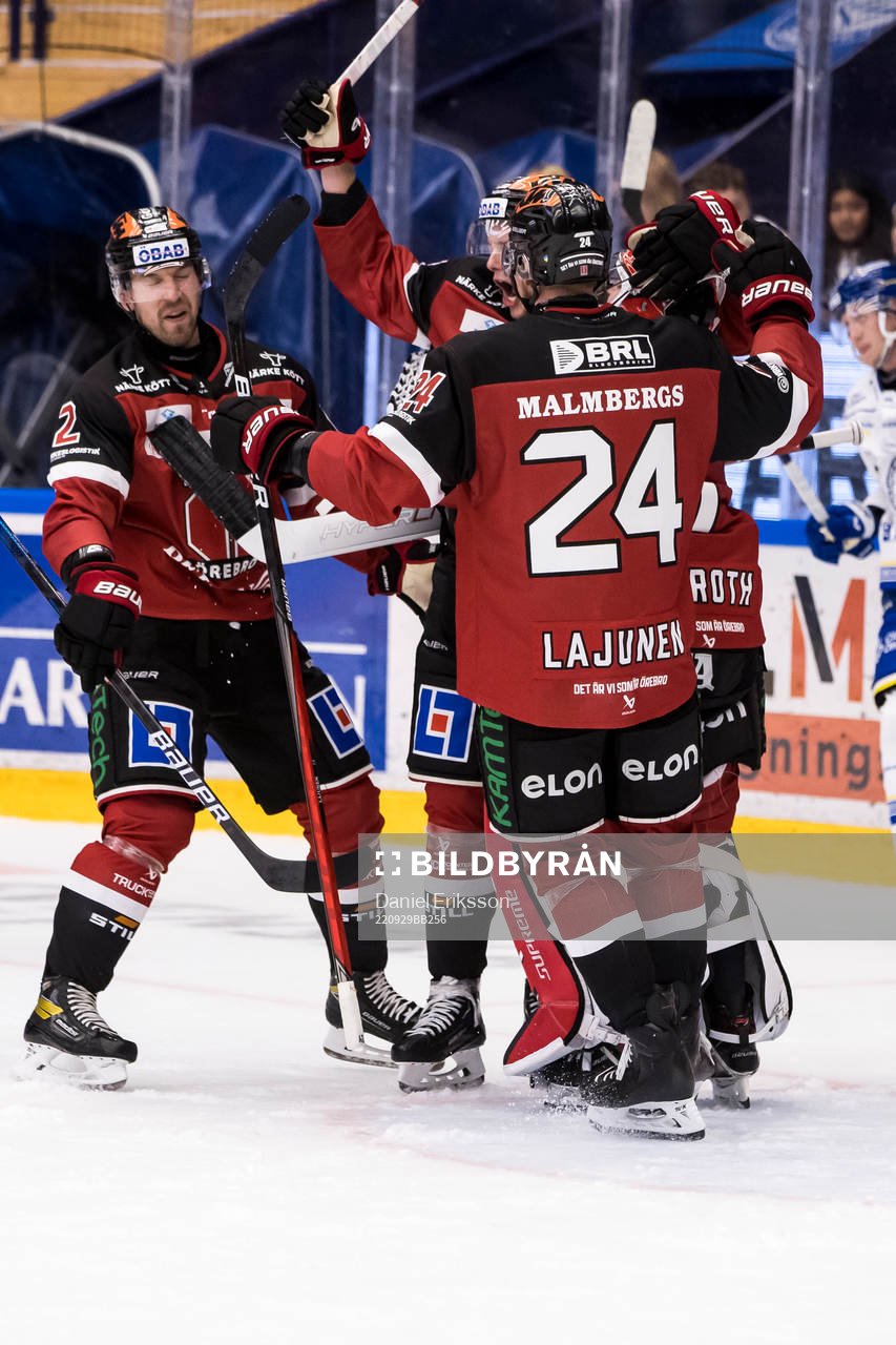 Örebros  spelarna jublar