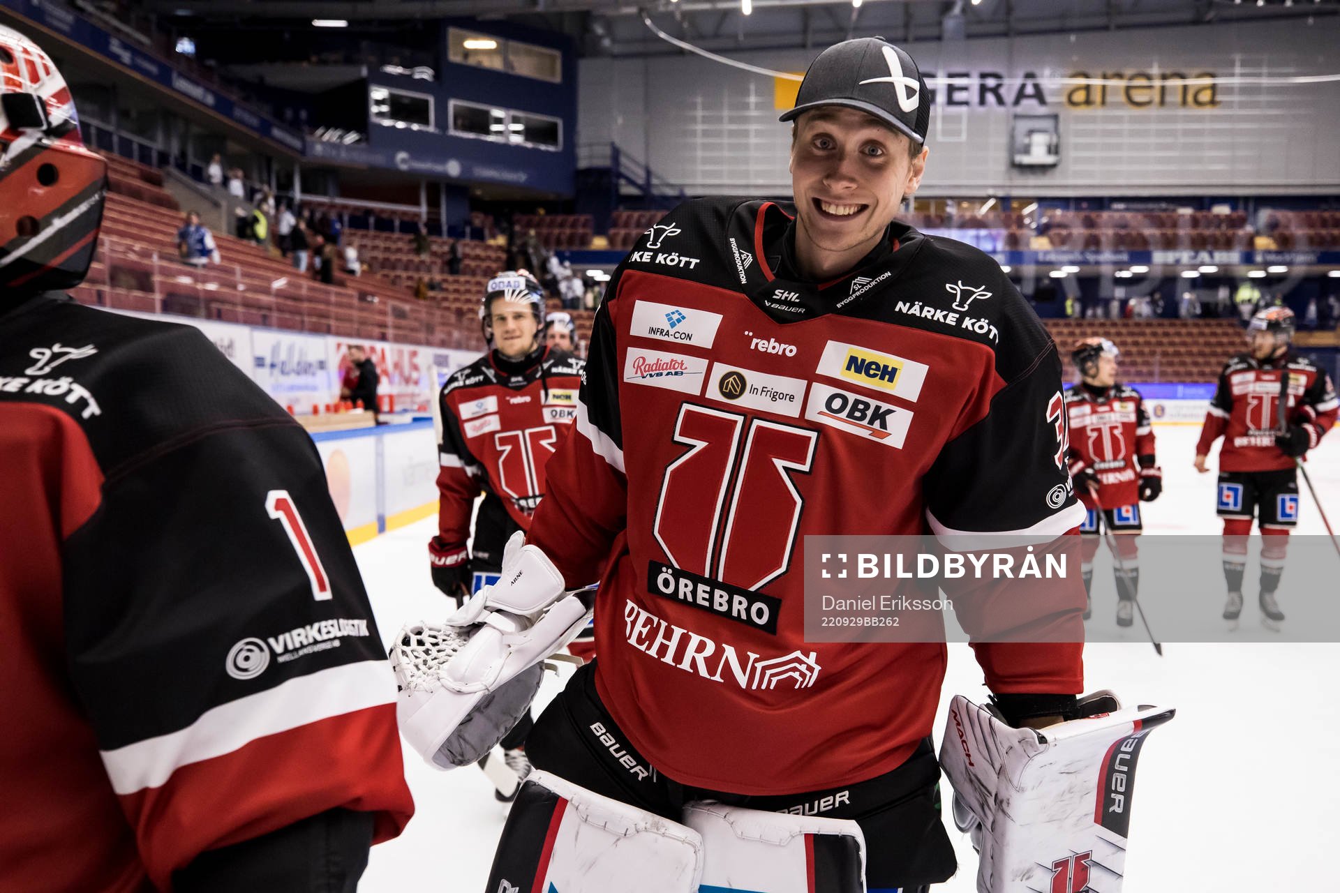 Örebros målvakt Jonas Arntzen jublar