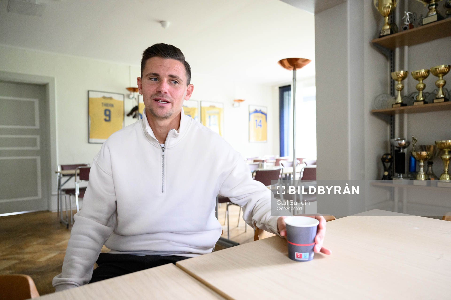 Värnamos Marcus Antonsson blir intervjuad