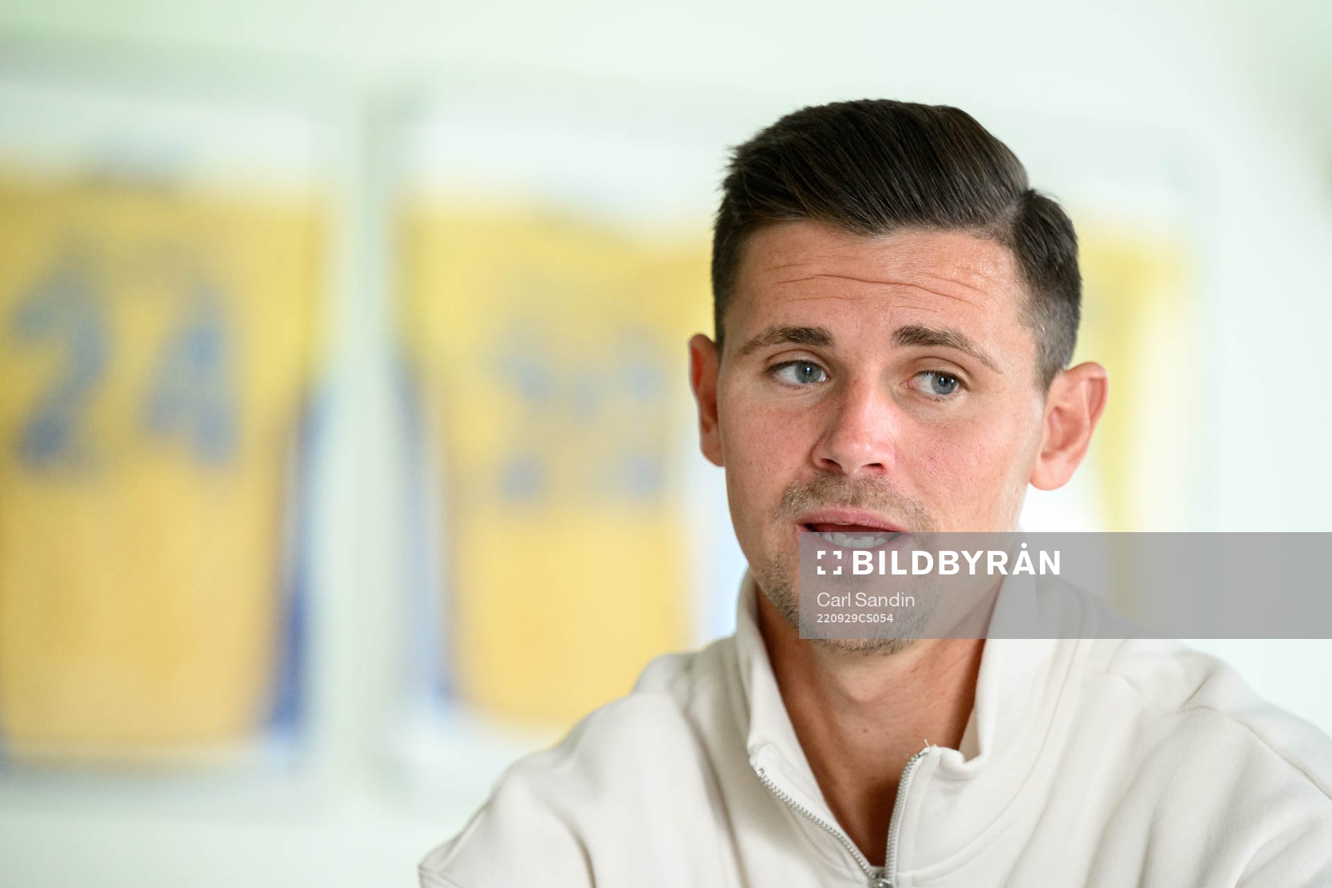 Värnamos Marcus Antonsson blir intervjuad
