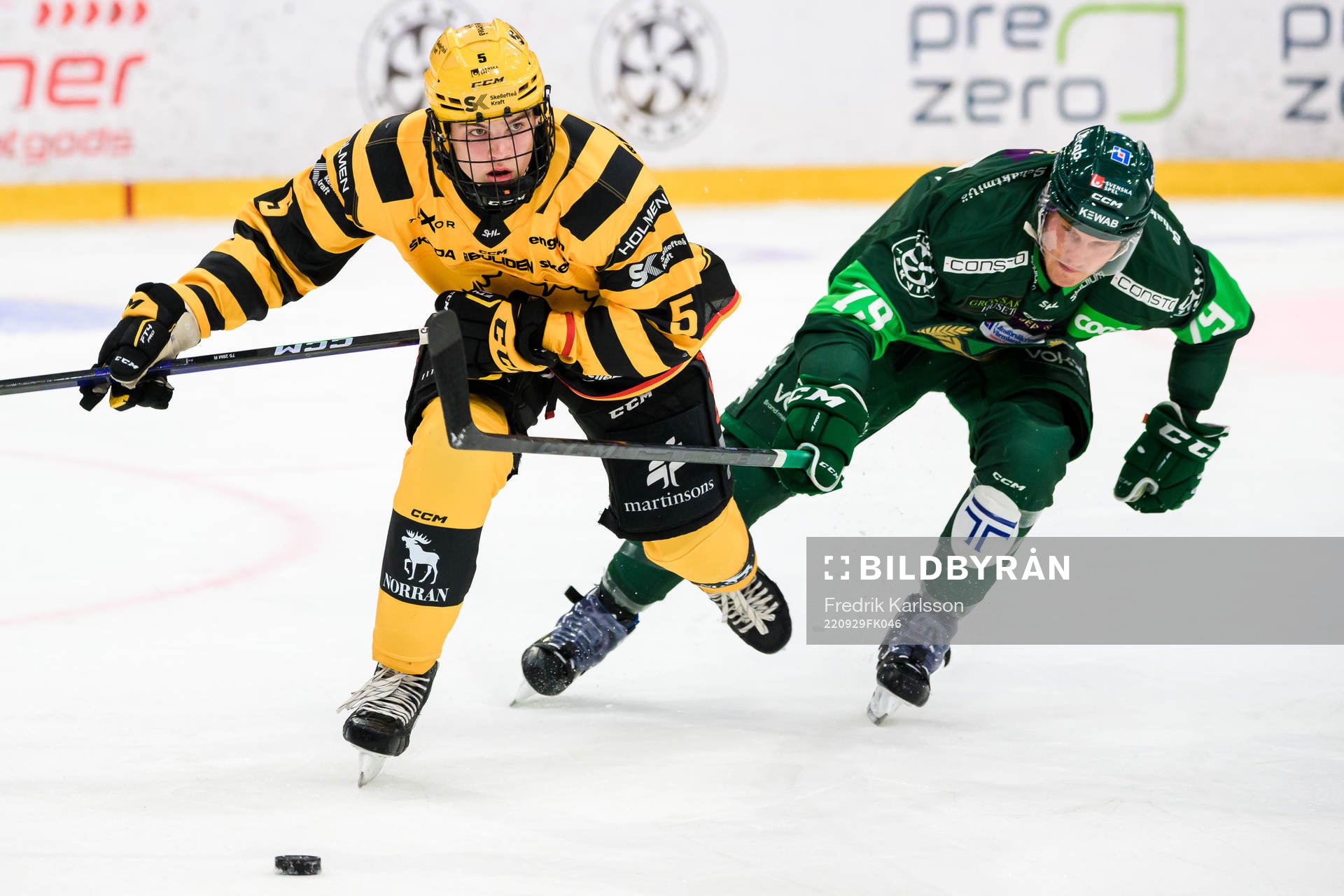 Skellefteås Axel Sandin-Pellikka och Färjestads Patrik