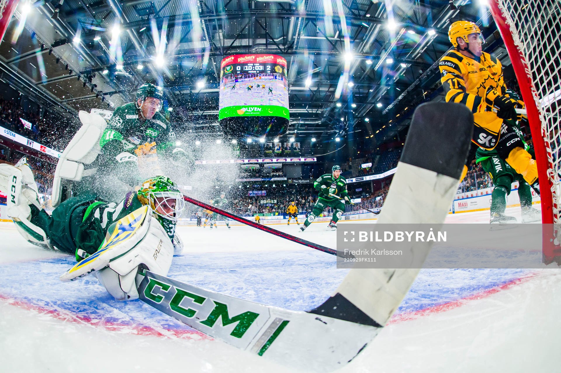 Färjestads Joakim Nygård och målvakt Dennis Hildeby