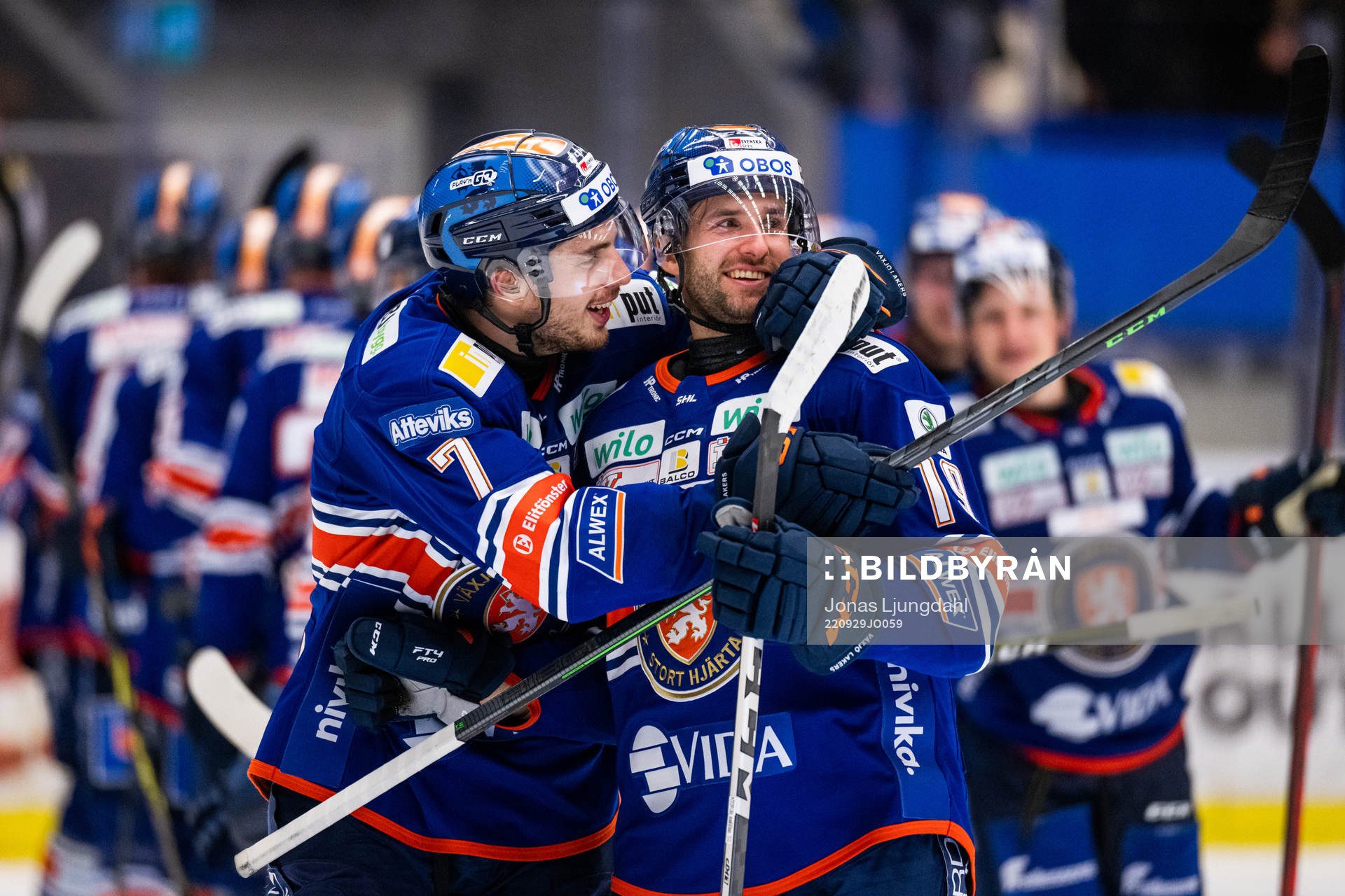 Växjös Hardy Häman Aktell och Amil Krupic jublar
