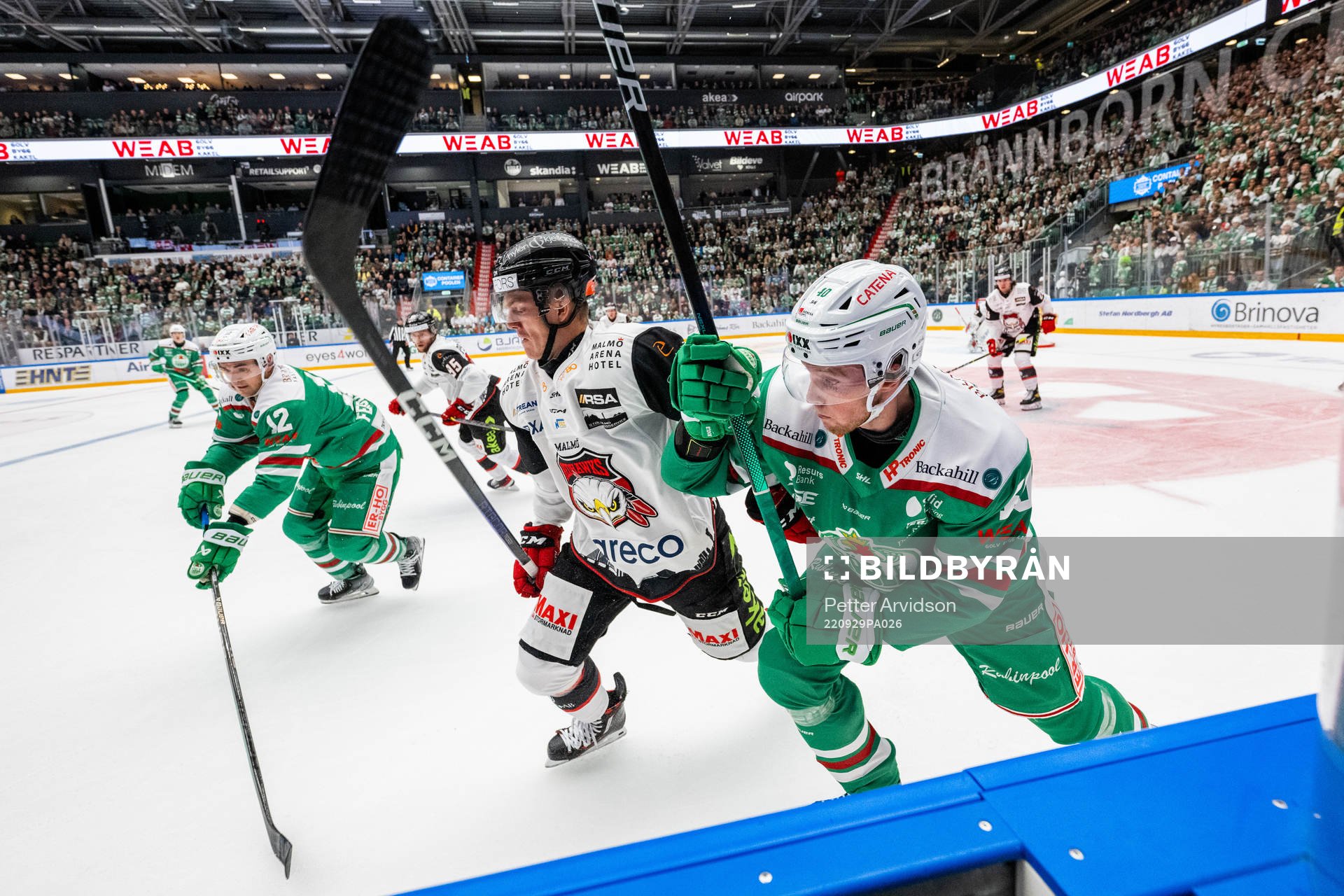 Malmö Redhawks Carl-Johan Lerby mot Rögles Brady Ferguson