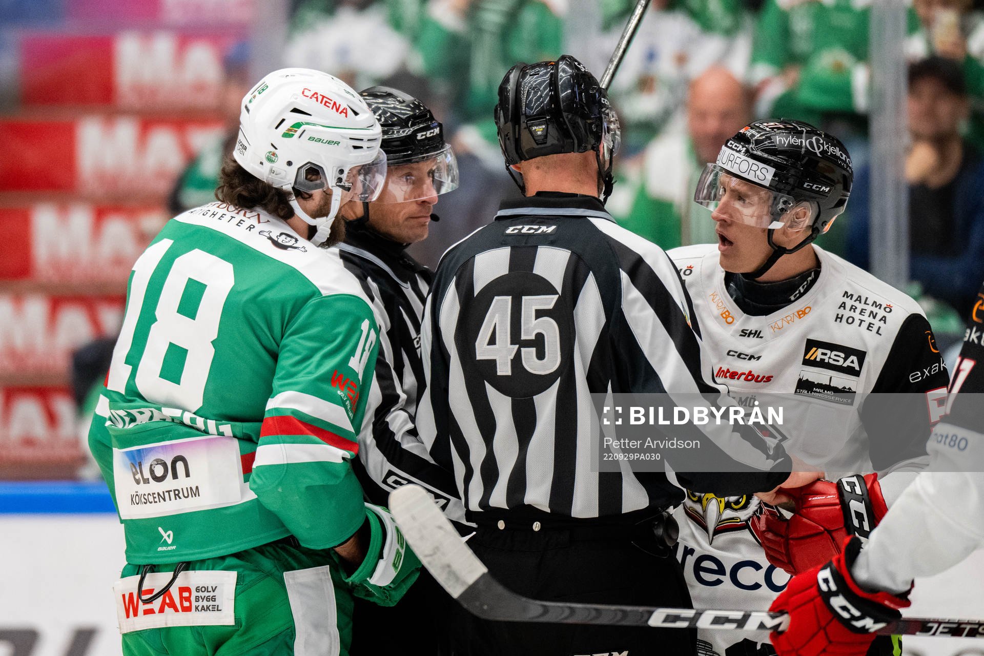 Rögles Dennis Everberg och Malmö Redhawks Emil Sylvegård
