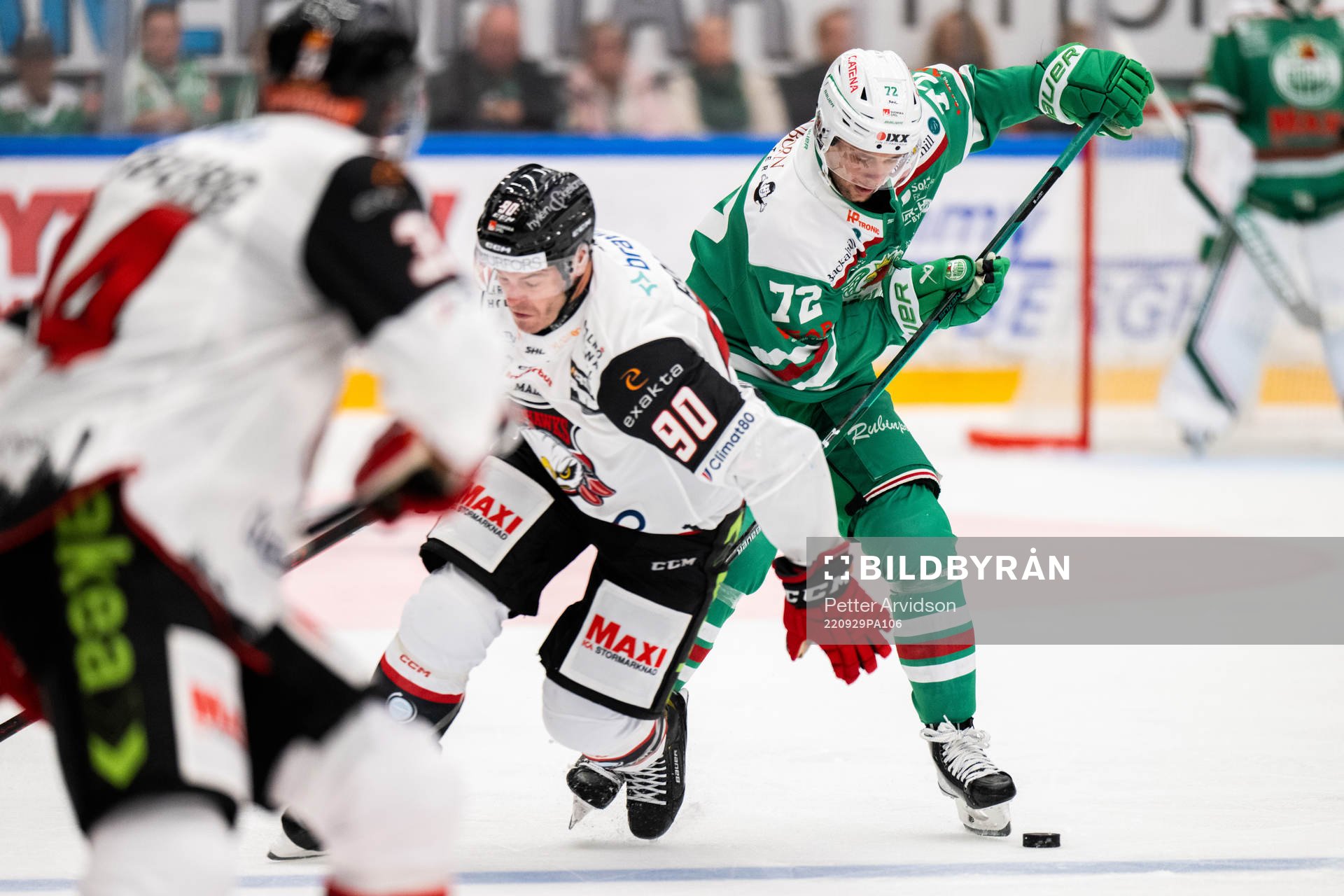 Rögles Daniel Zaar och Malmö Redhawks Lance Bouma