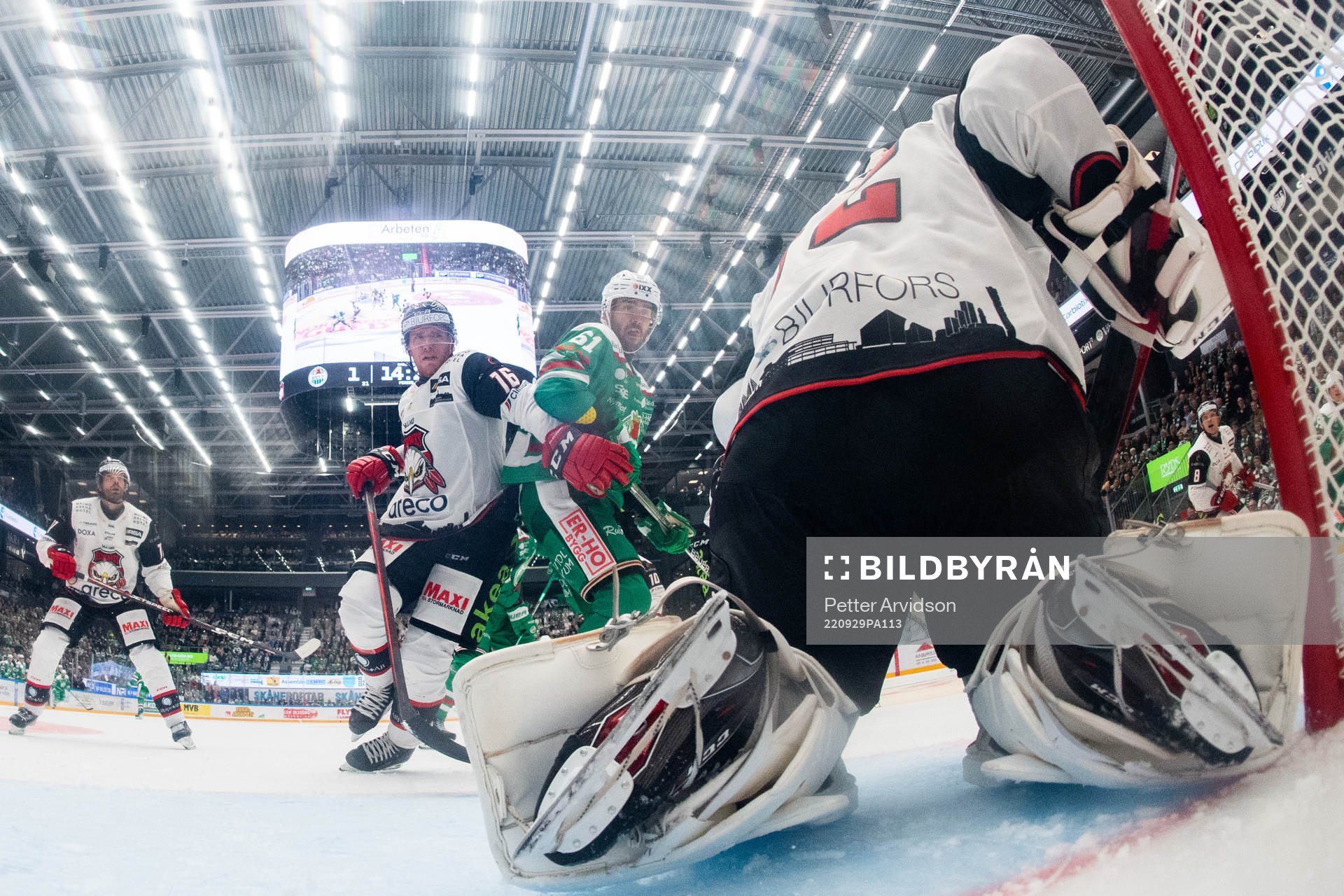 Rögles Ludvig Larsson oroar mot Malmö Redhawks Matias