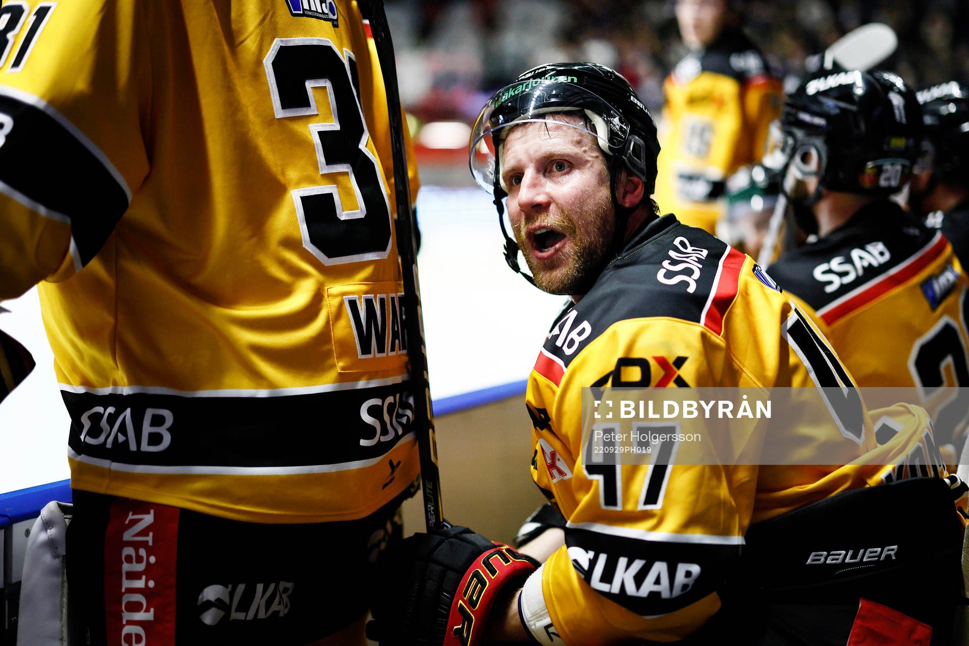 Luleås Leo Komarov reagerar på Linköpings Patrick
