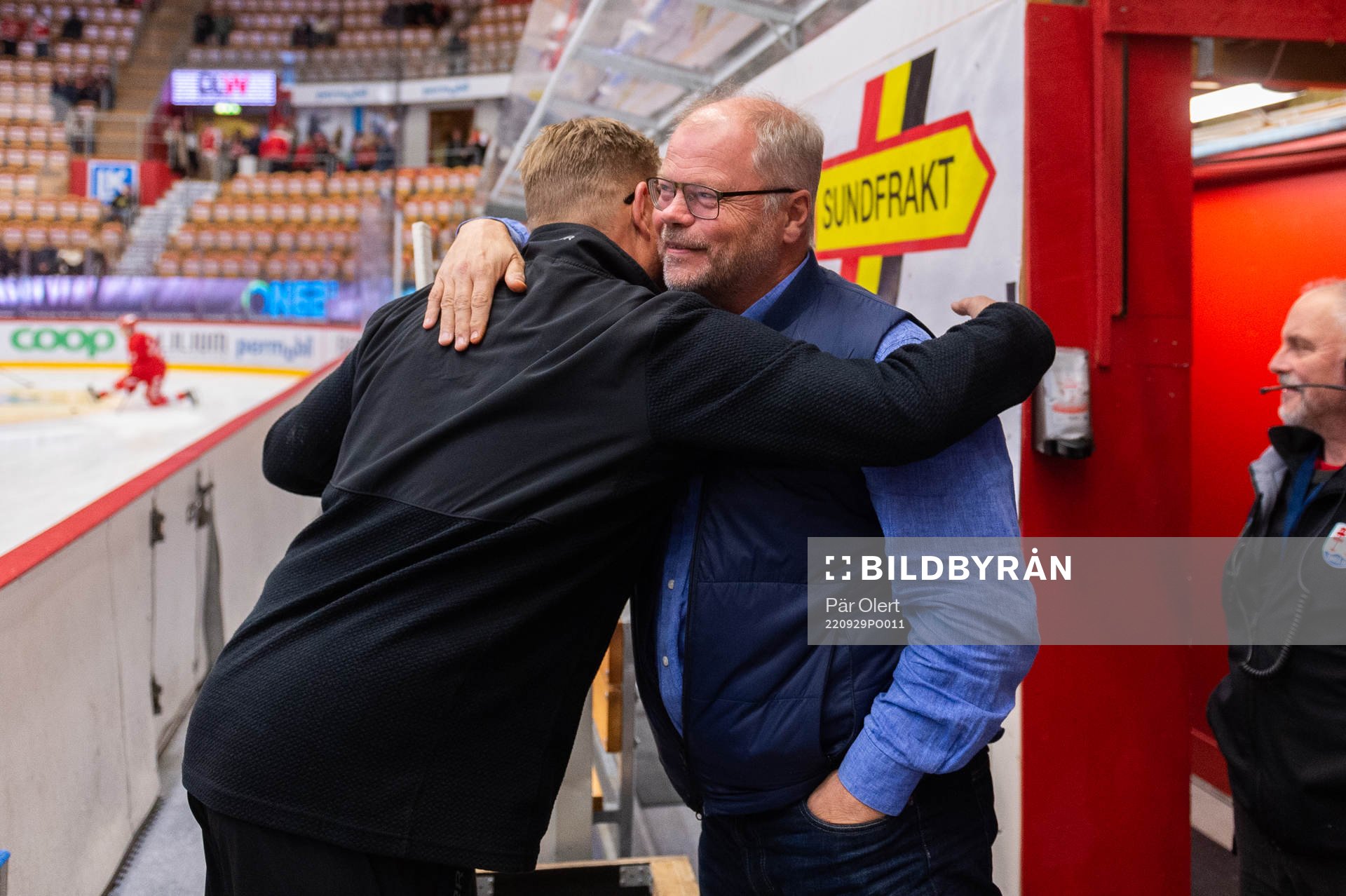 HV71s sportchef Ken Norberg och Timrås materialförvaltare