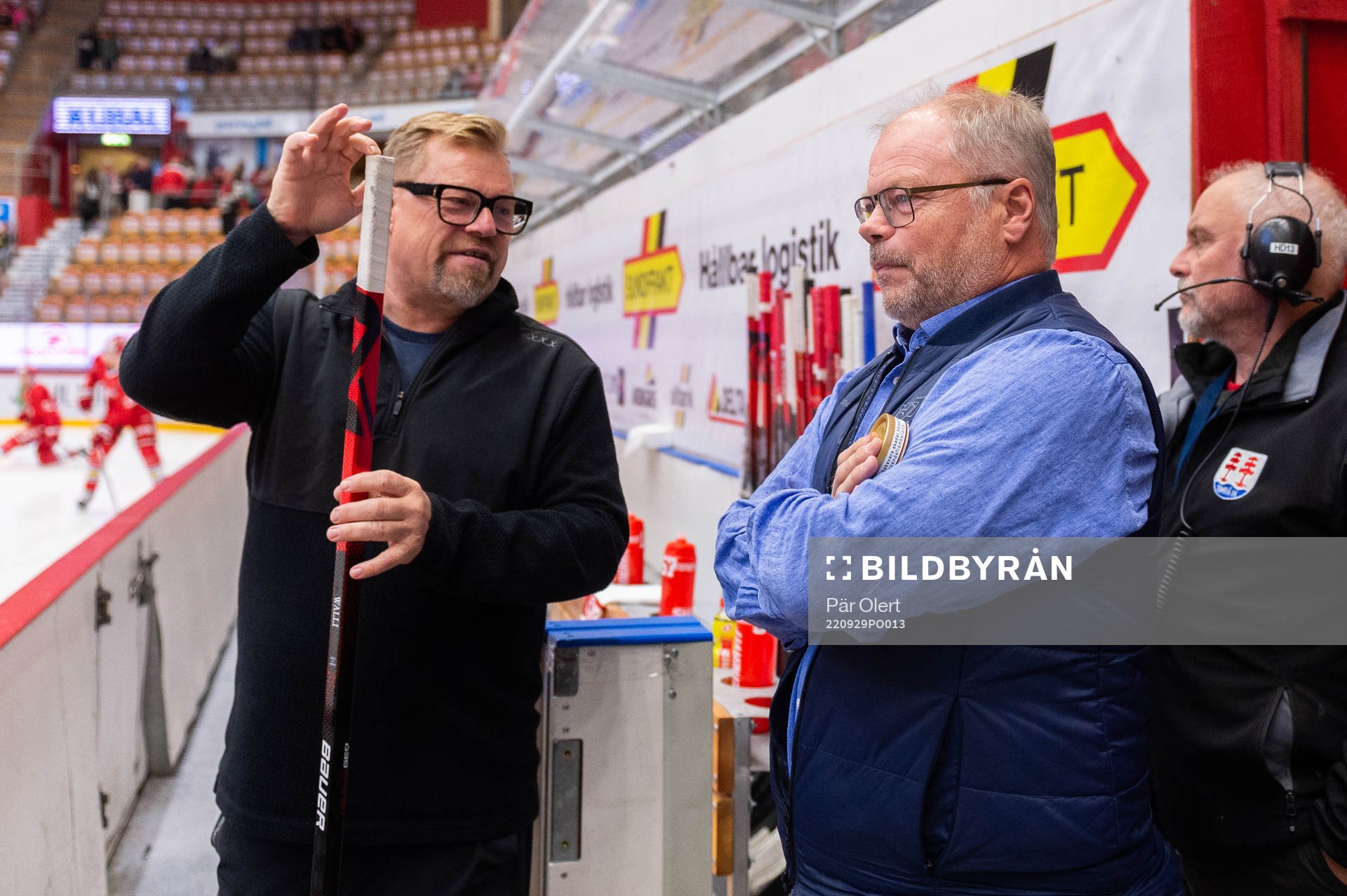HV71s sportchef Ken Norberg och Timrås materialförvaltare