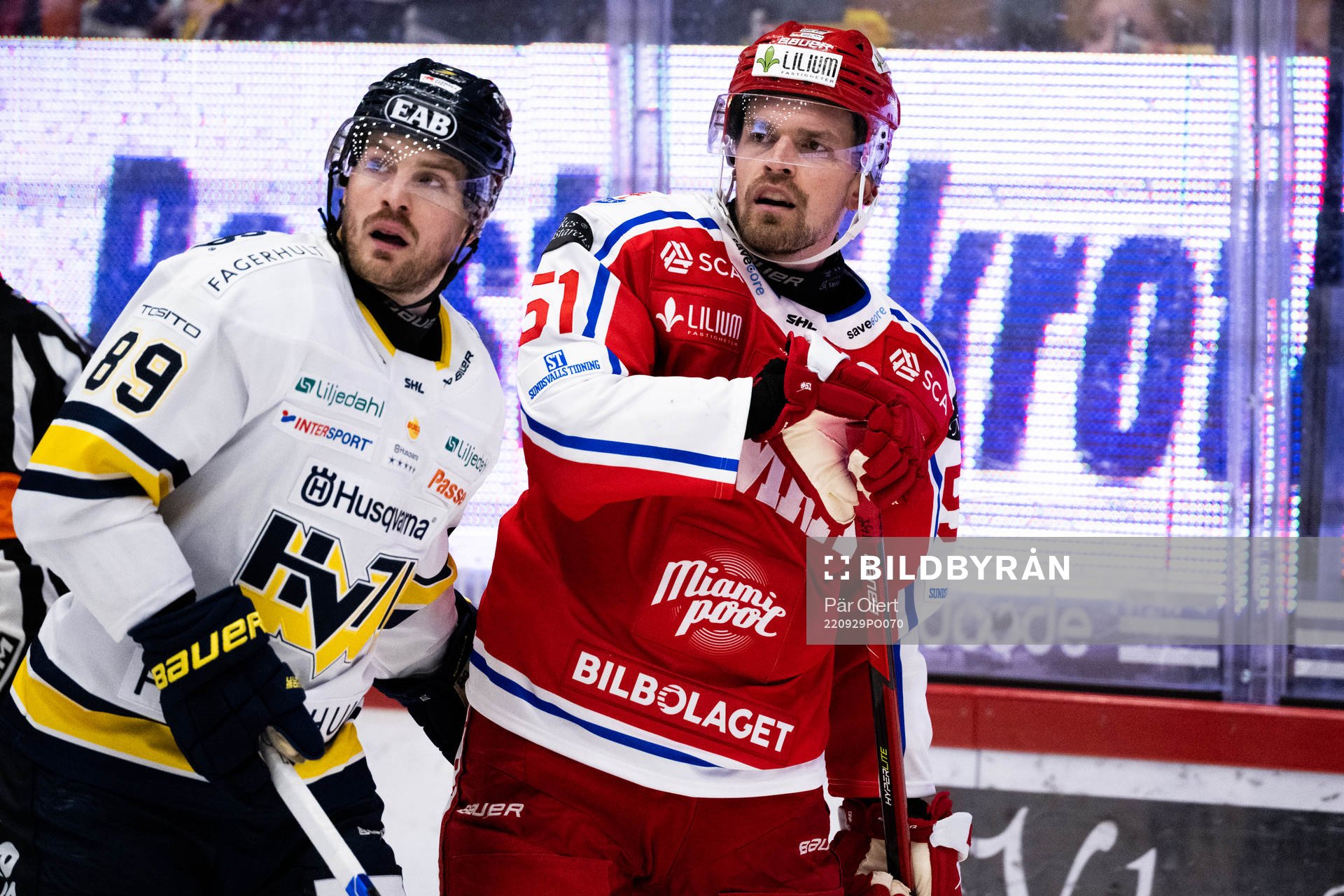 HV71s Mikkel Bödker och Timrås Anton Lander