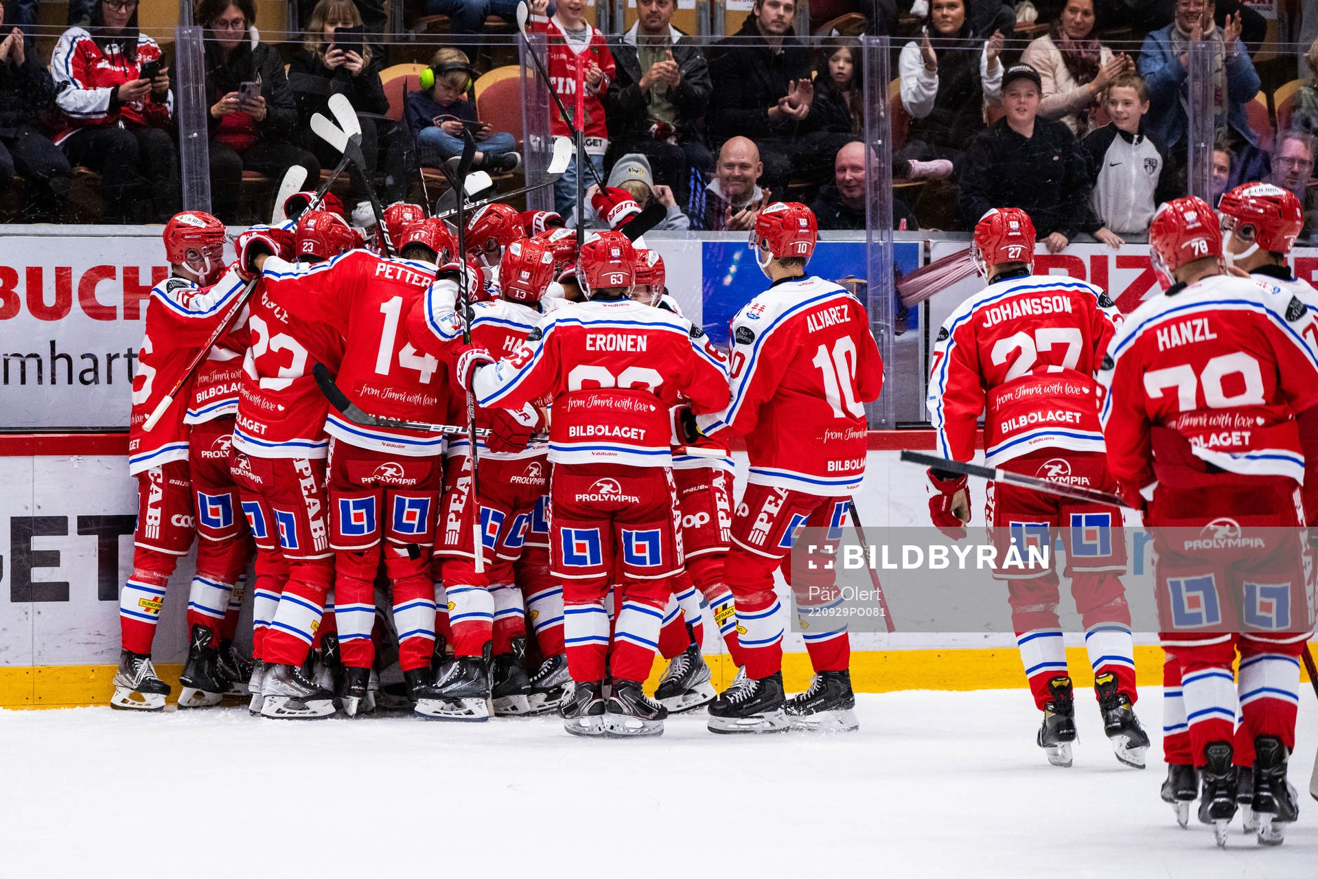 Timrås spelare jublar