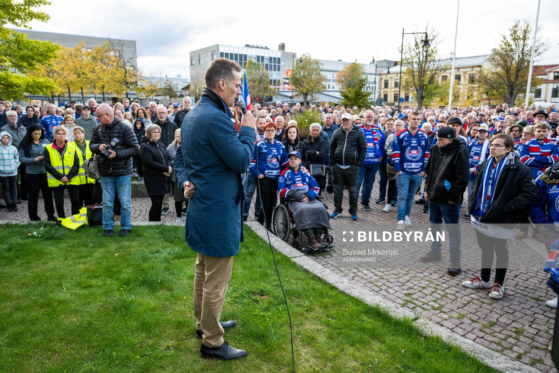 Oskarshamns ordförande Johan Franzén talar vid en