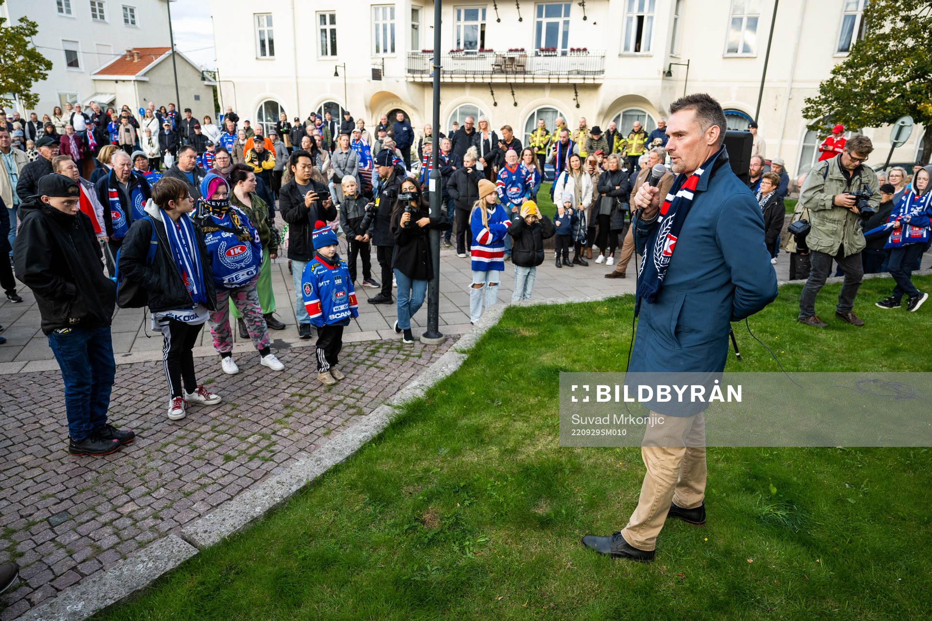 Oskarshamns ordförande Johan Franzén talar vid en