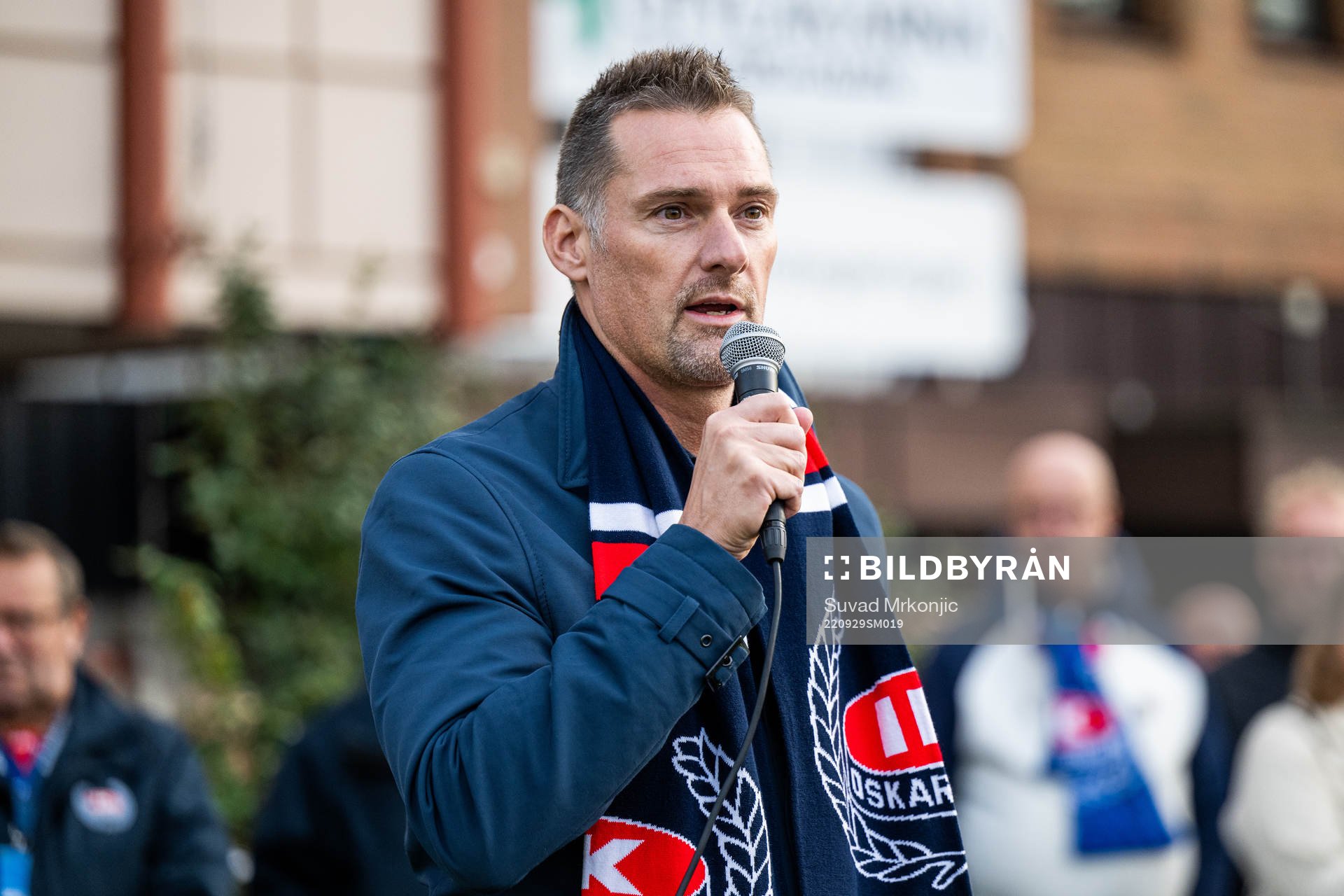 Oskarshamns ordförande Johan Franzén talar vid en