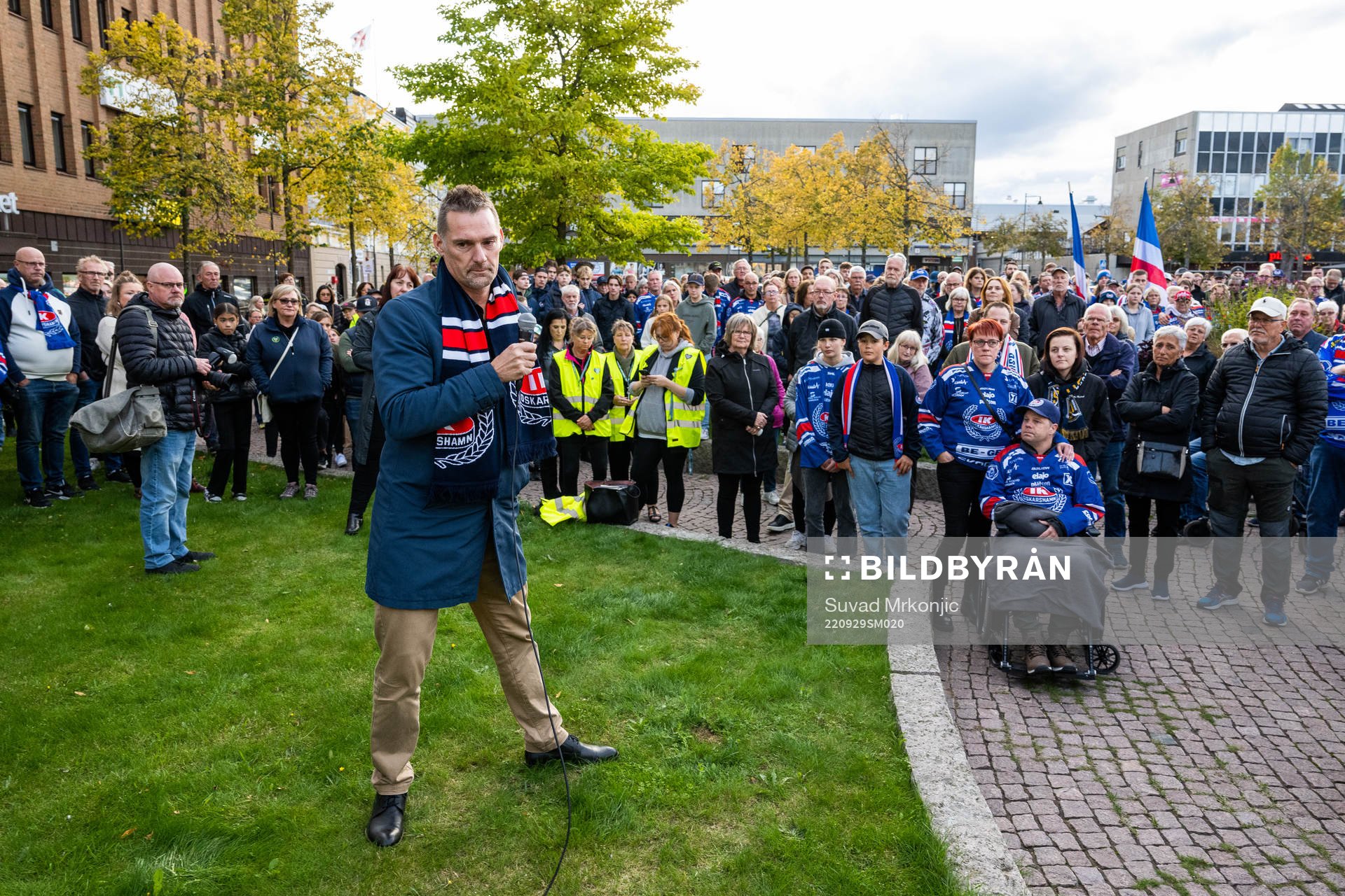 Oskarshamns ordförande Johan Franzén talar vid en