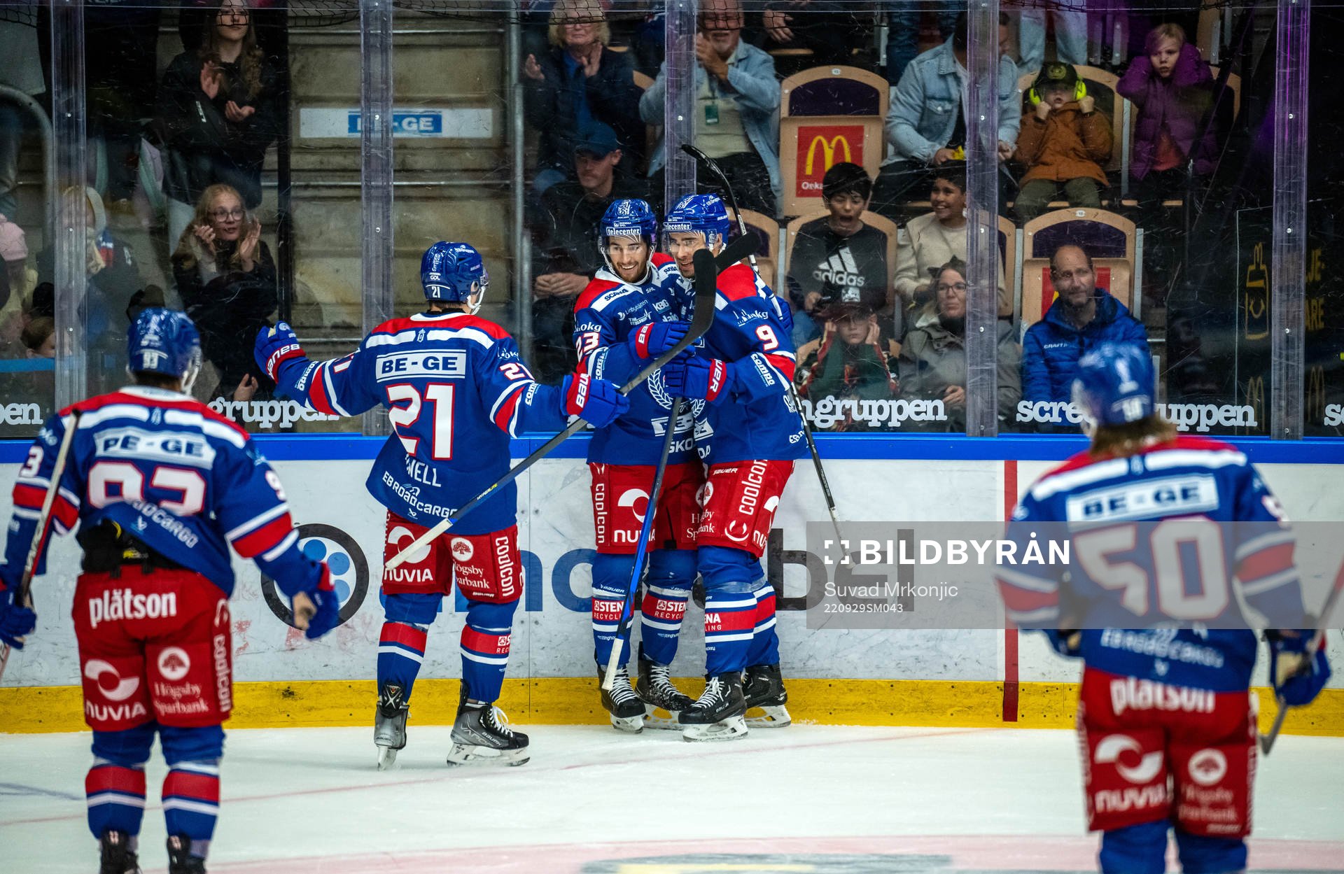 Oskarshamns Blaine Byron jublar med lagkamrater