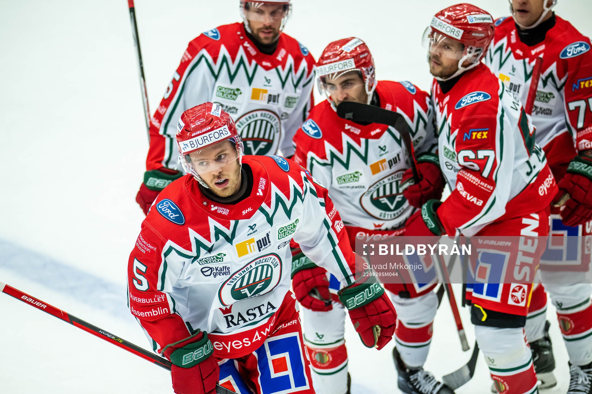 Frölundas Filip Johansson jublar med lagkamrater