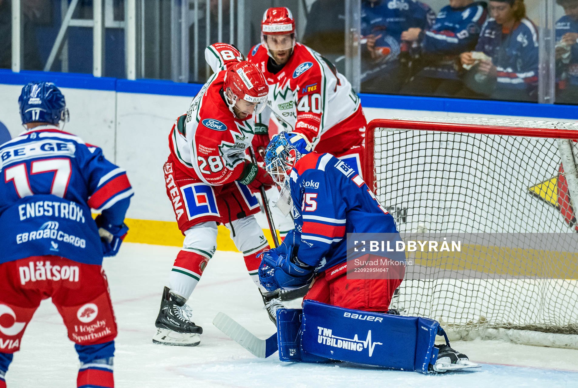 Frölundas Anthony Greco och Oskarshamns målvakt Joe