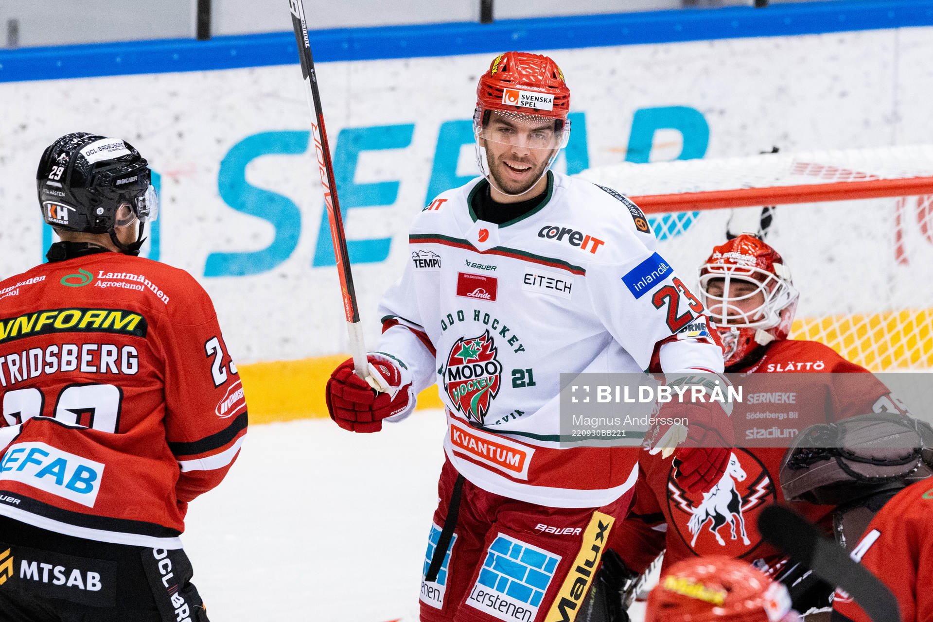 Modos Pontus Näsen jublar
