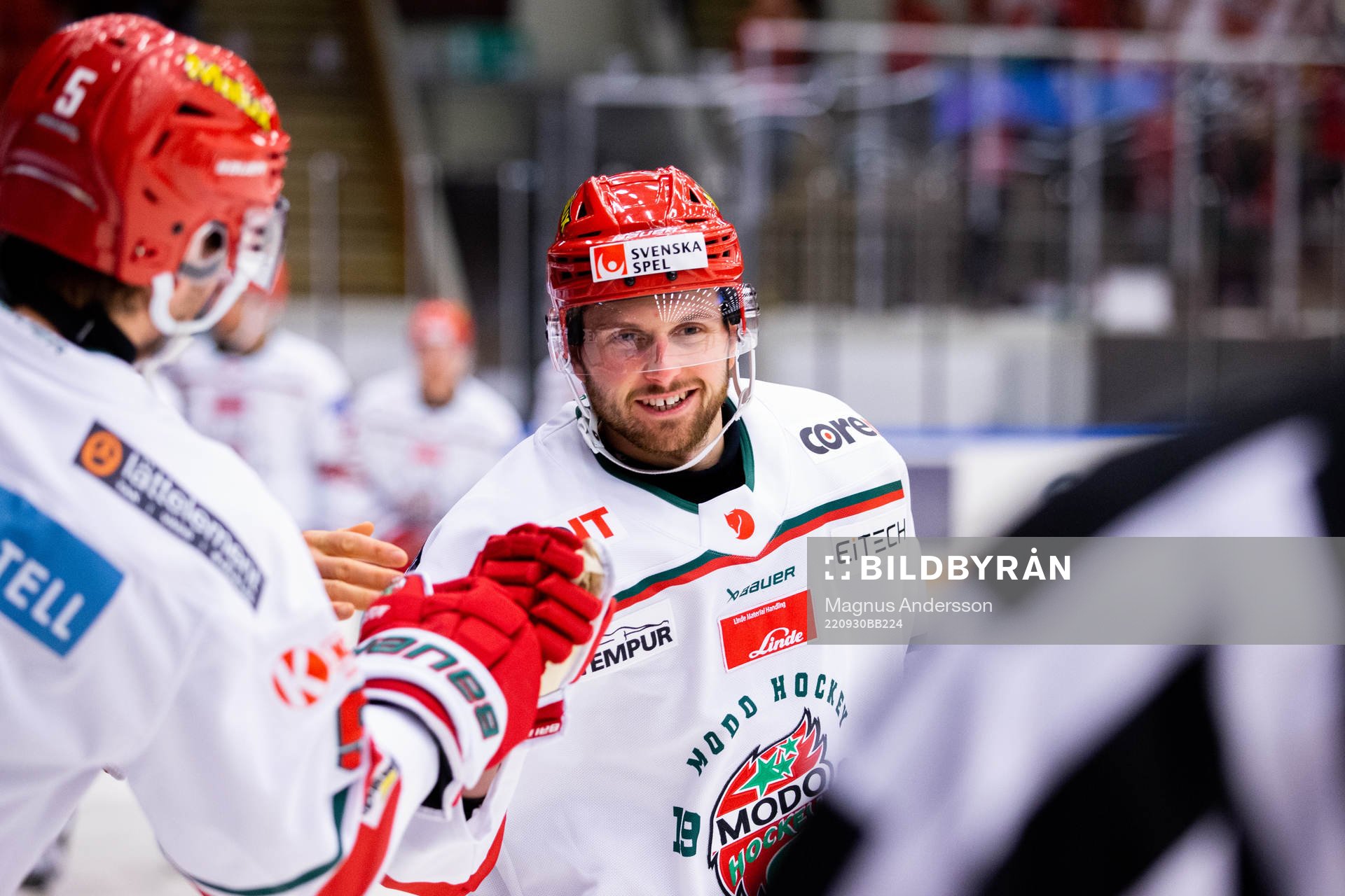 Modos Pontus Näsen jublar