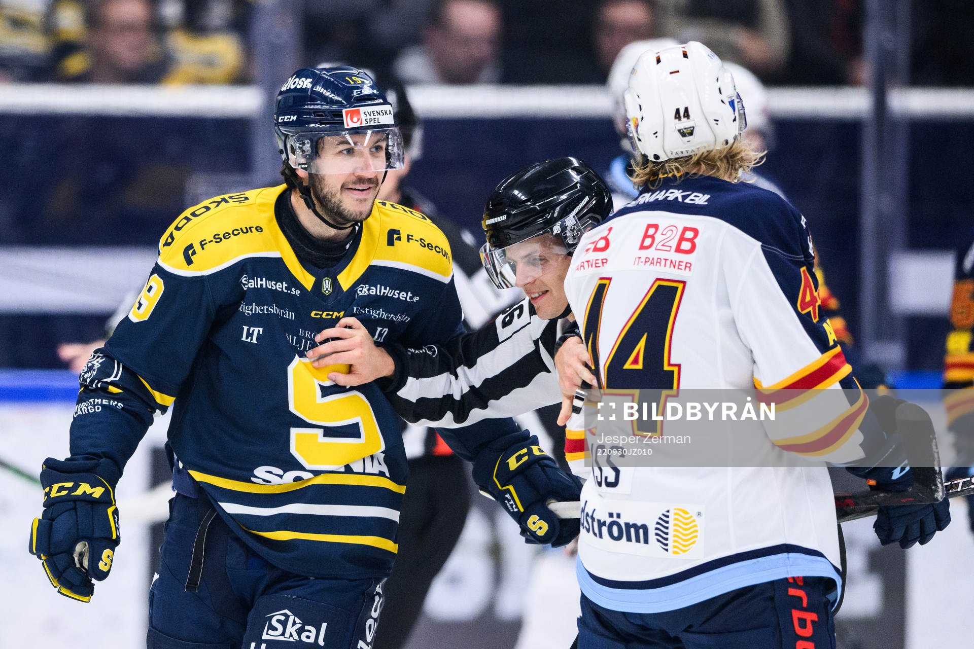 Södertäljes Cole Cassels och Djurgårdens Olle Liss