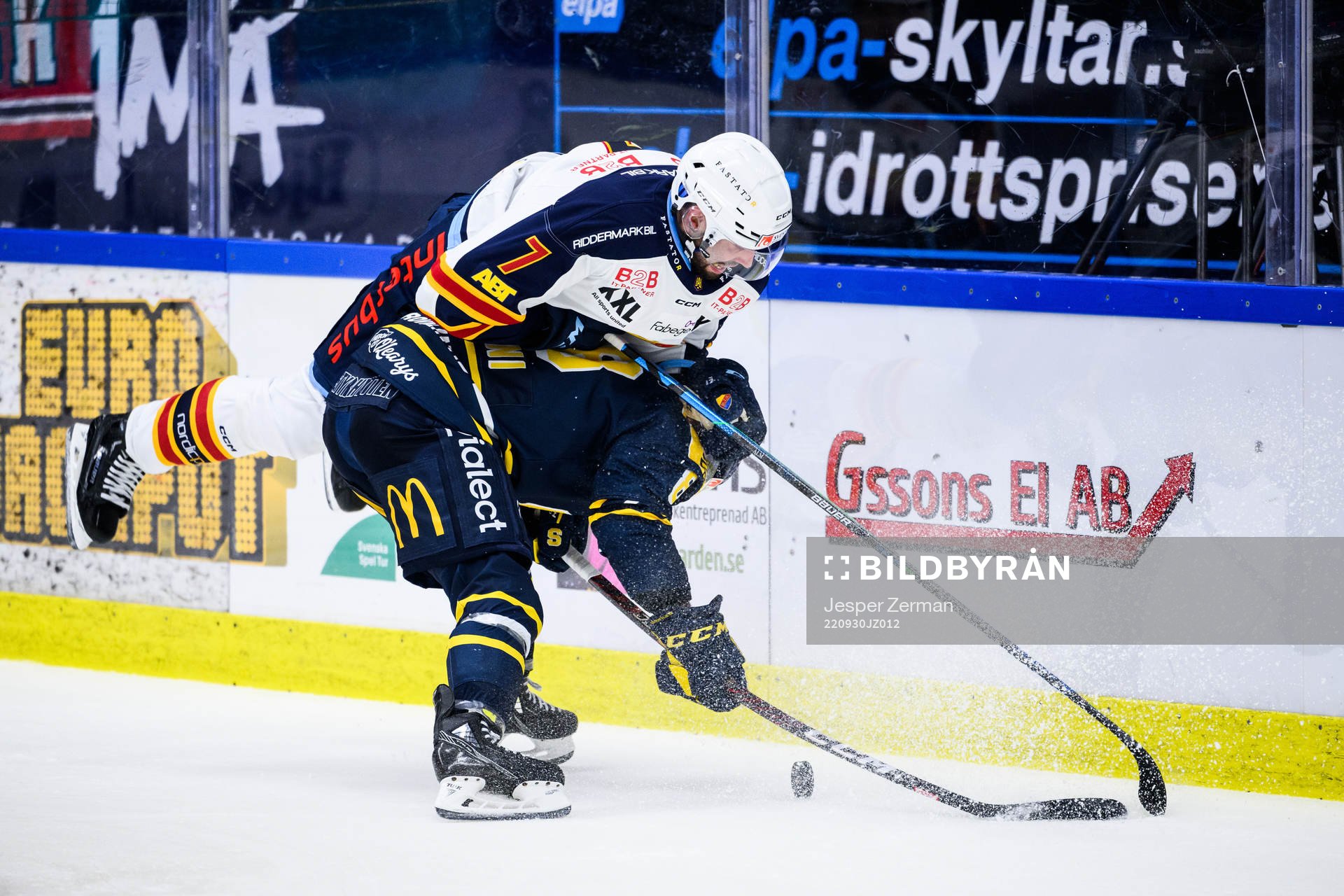 Djurgårdens Johan Alm och Södertäljes Anthony Luciani